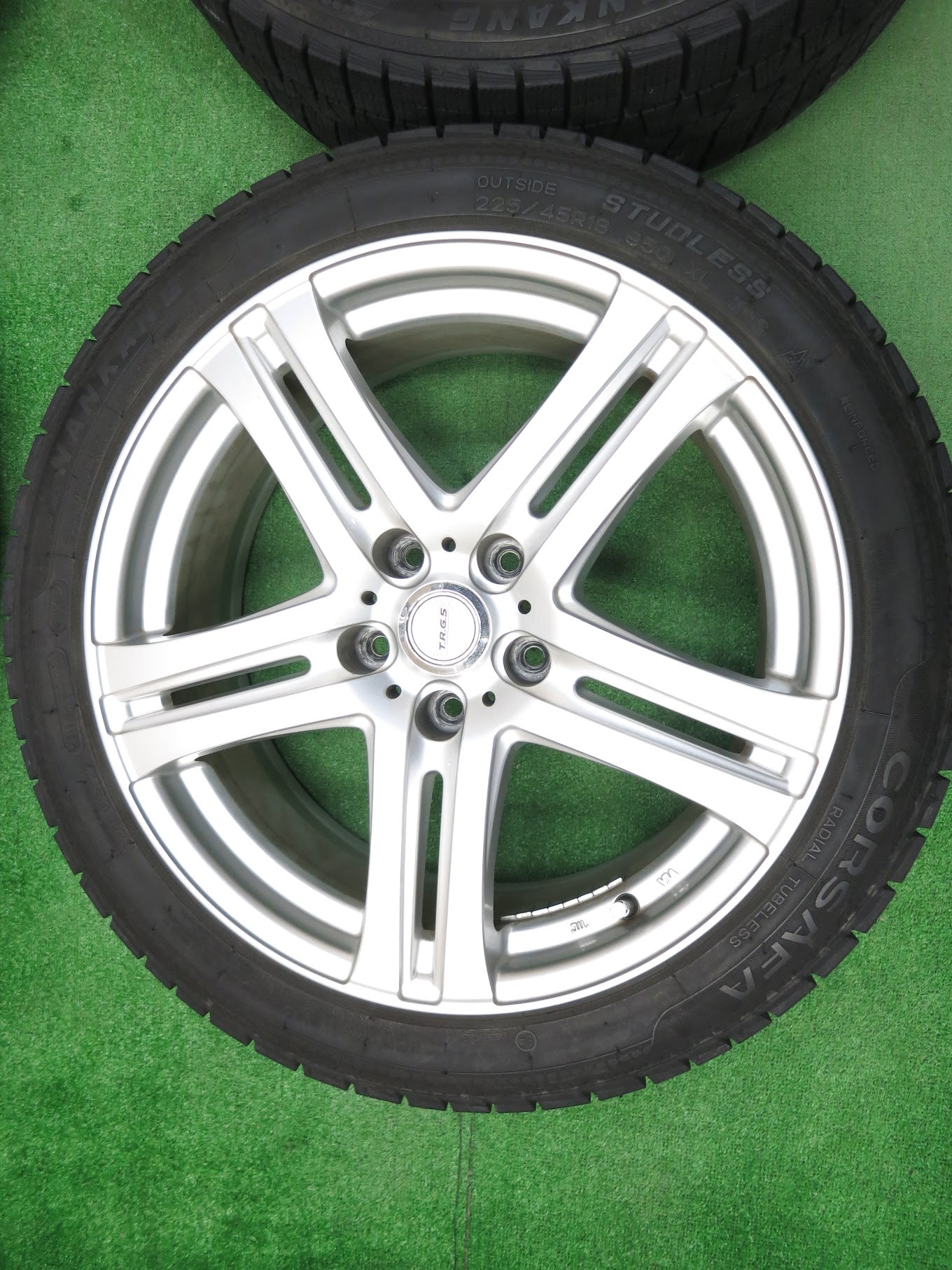[送料無料]バリ溝！8.5分★スタッドレス 225/45R18 ナンカン CORSAFA T.R.G.5. TRG5 社外 アルミ 18インチ PCD114.3/5H★2122705ヒス