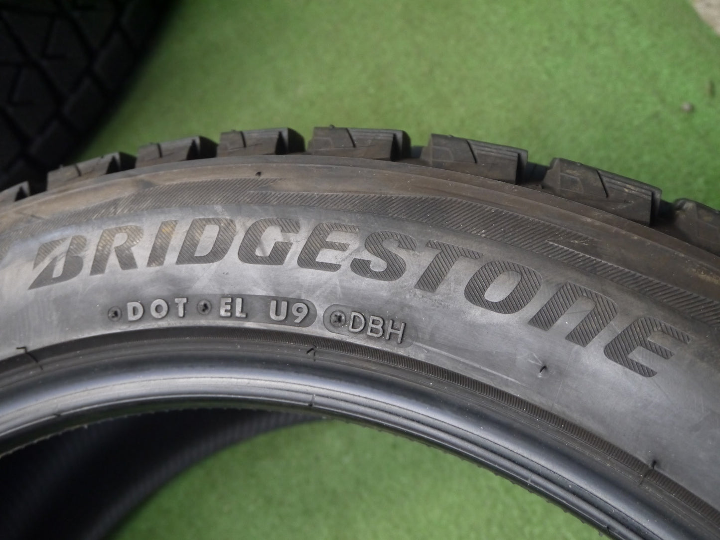 [送料無料]バリ溝！9.5分★スタッドレス 285/45R22 ブリヂストン ブリザック DM-V2 タイヤ 22インチ ベンツG レクサスLX ランクル エスカレード 等★3022503ナスタ