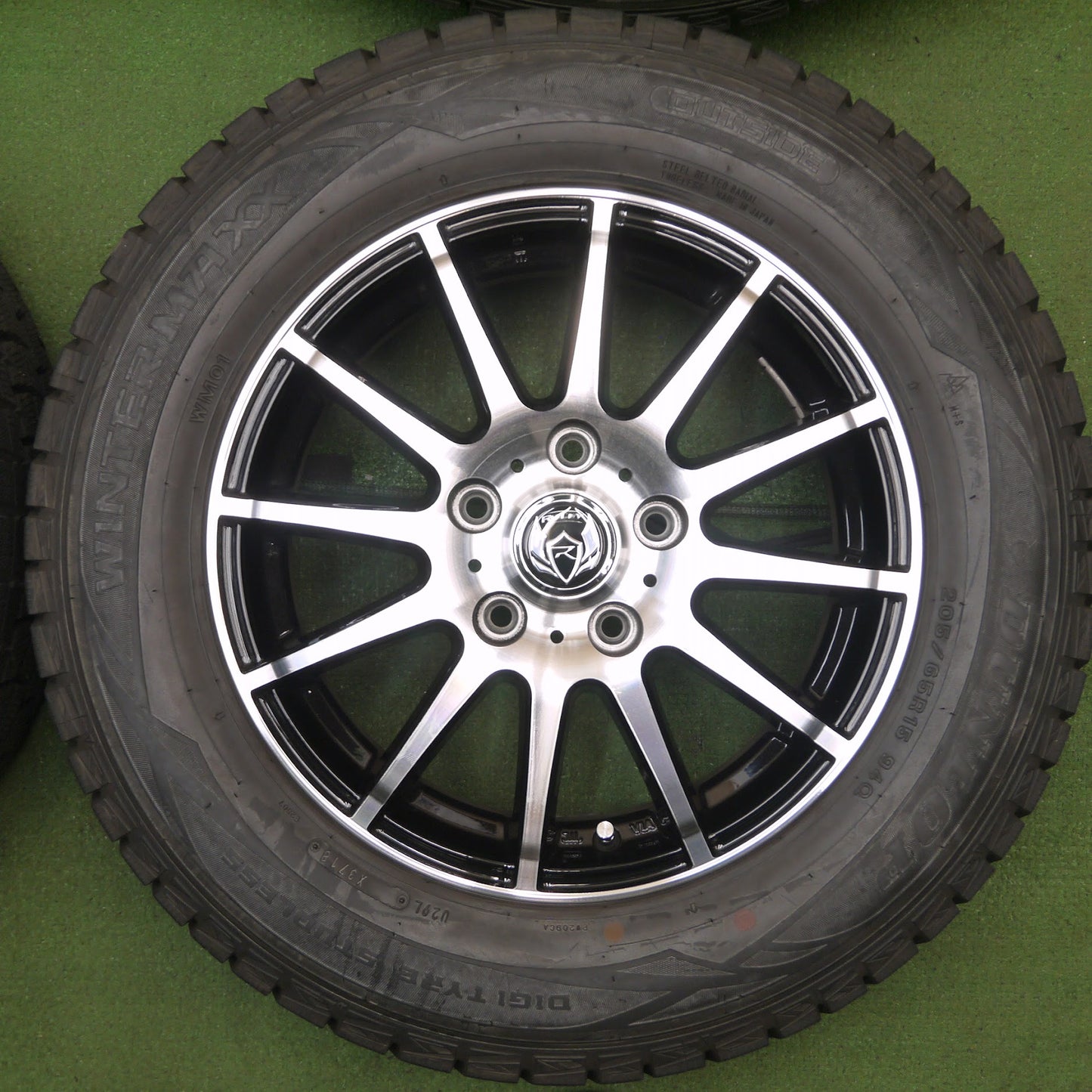 [送料無料]バリ溝！キレイ！9.5分以上★スタッドレス 205/65R15 ダンロップ ウインターマックス WM01 RiZLEY ライツレー 15インチ PCD114.3/5H★3071804KKス