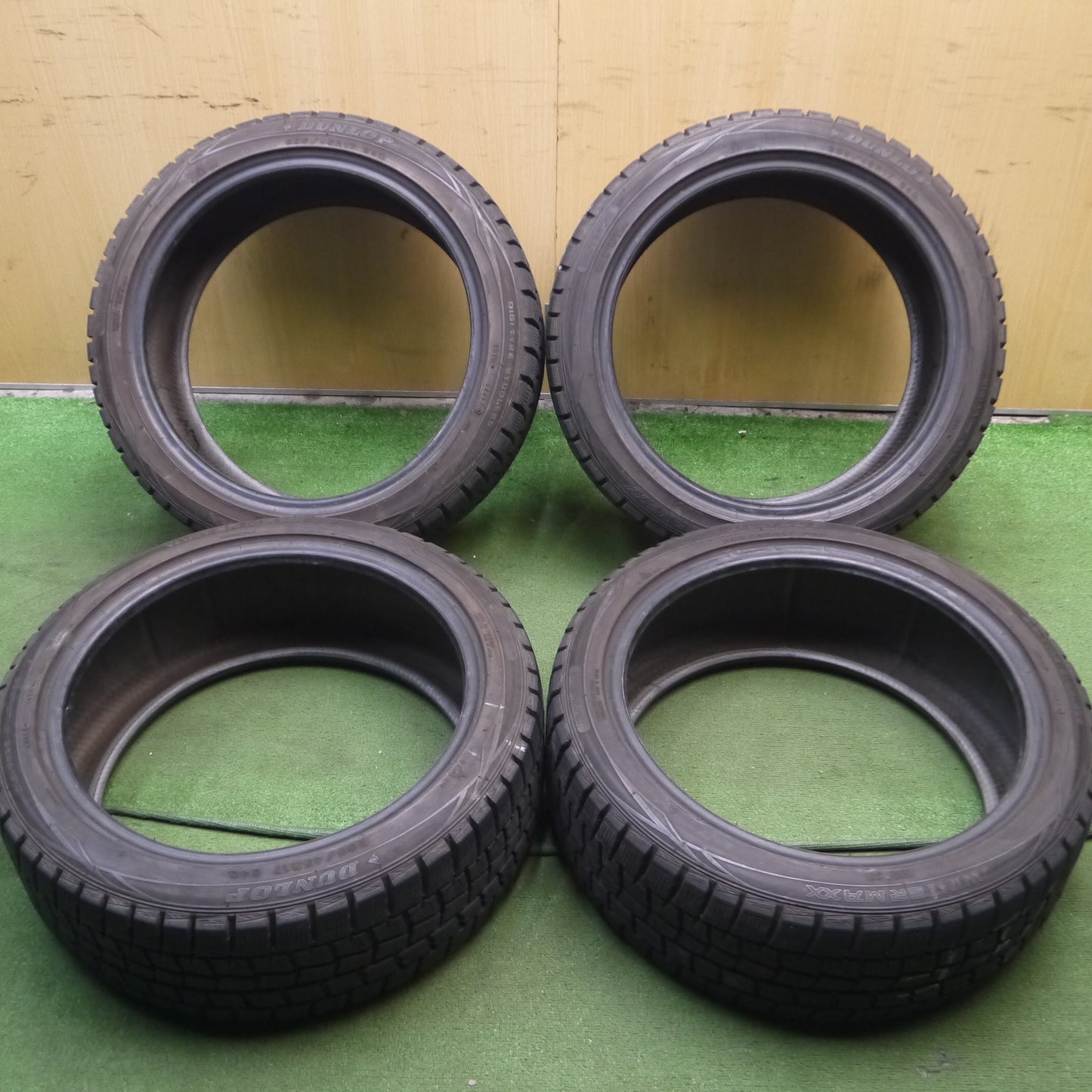*送料無料*バリ溝！8.5分★スタッドレス 205/45R17 ダンロップ ウインターマックス WM01 タイヤ 17インチ シビック ヤリス 等★3121207Hスタ