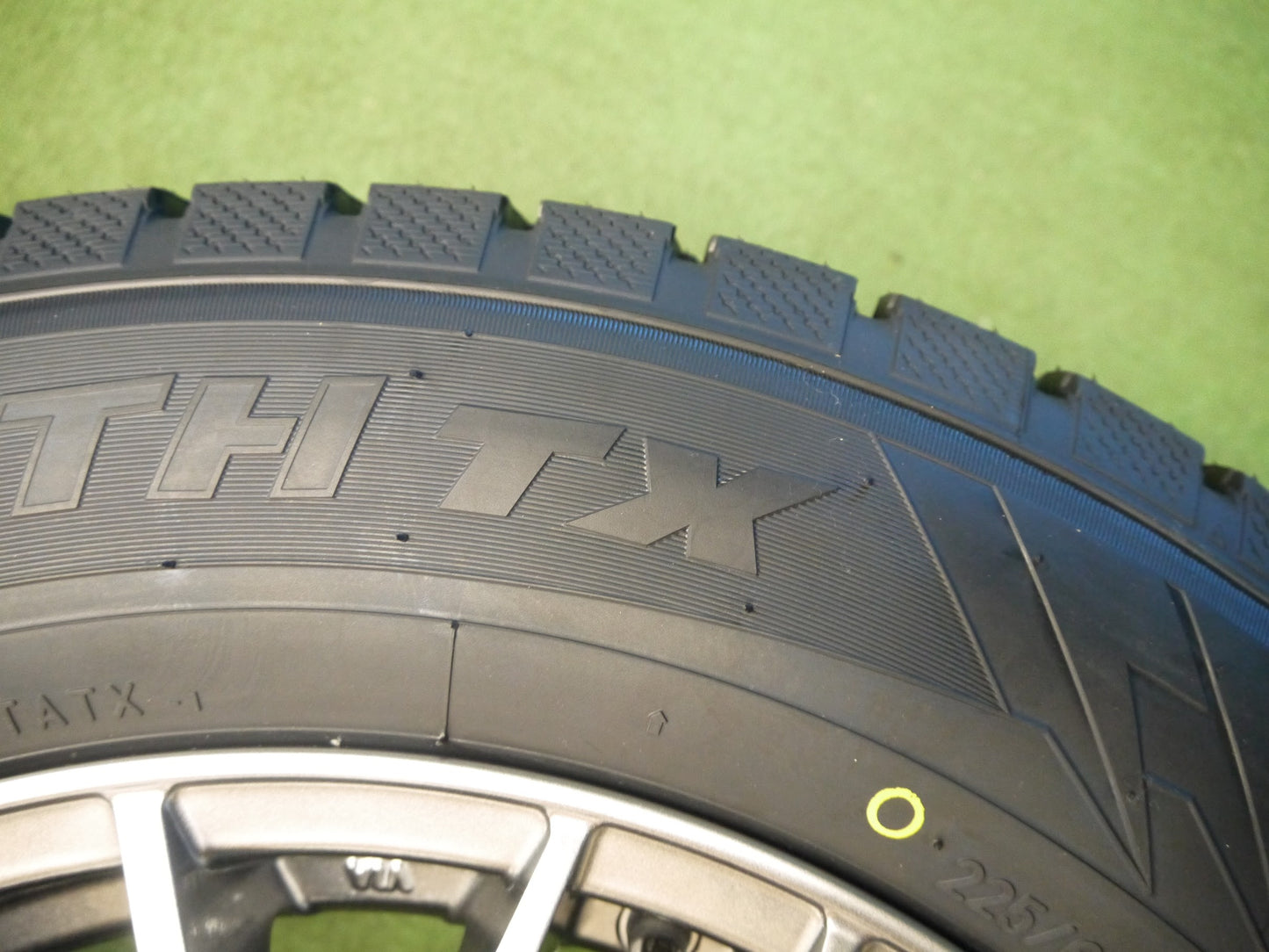 [送料無料]未使用！22年★スタッドレス 225/65R17 トーヨー ウインタートランパス TX Exceeder HOT STUFF エクシーダー 17インチ PCD114.3/5H★3011807クス