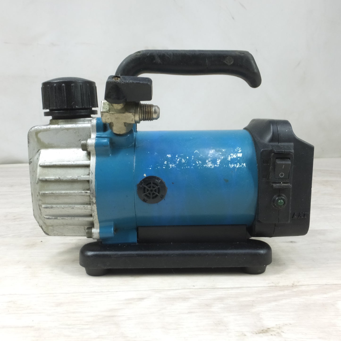 [送料無料] ◆makita マキタ 充電式 真空ポンプ VP180D 18V 電動工具 本体のみ◆