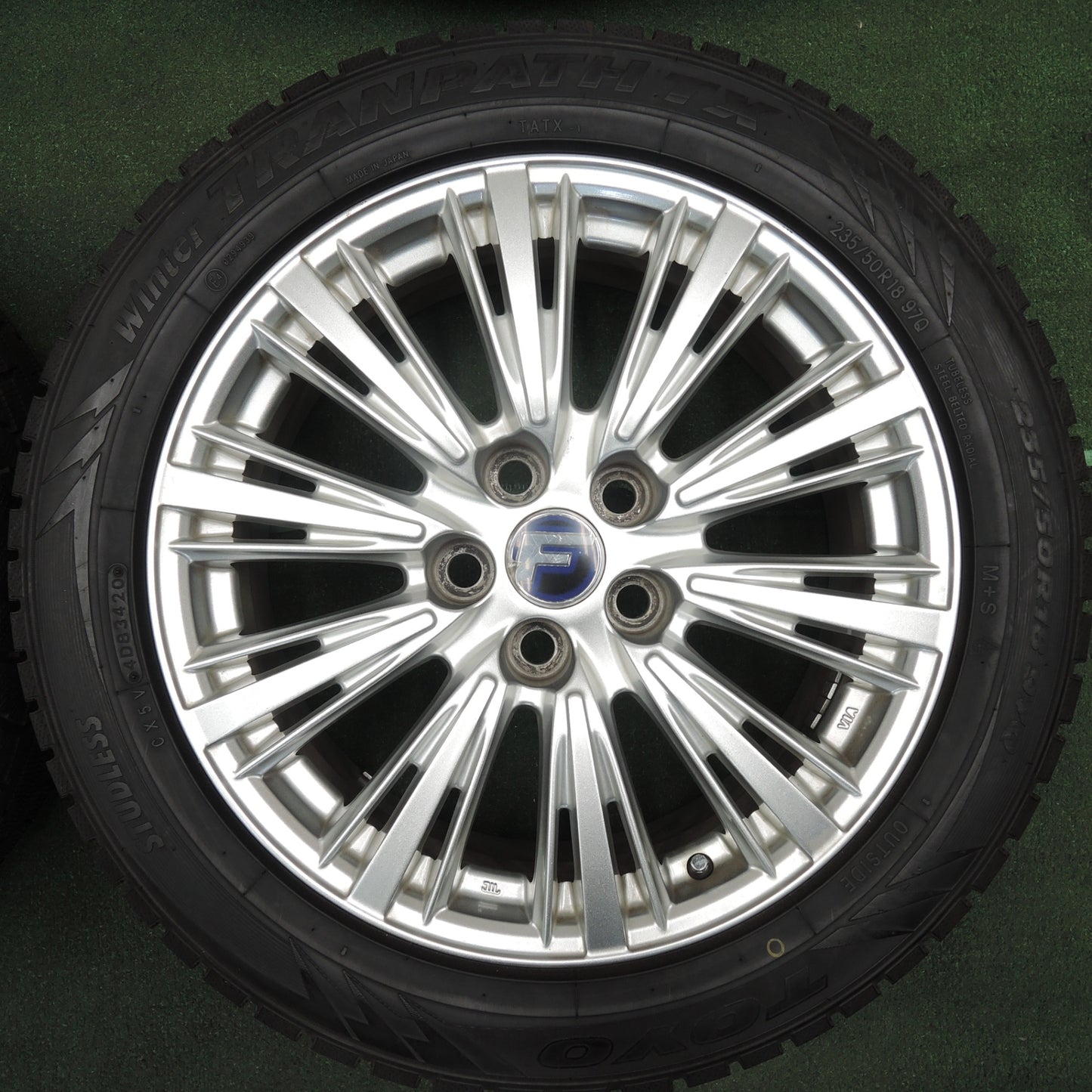 *送料無料* バリ溝！20年！綺麗！9.5分以上★レクサス等 235/50R18 スタッドレス トーヨー ウインター トランパス TX F 社外 アルミ PCD120/5H★4030607TNス