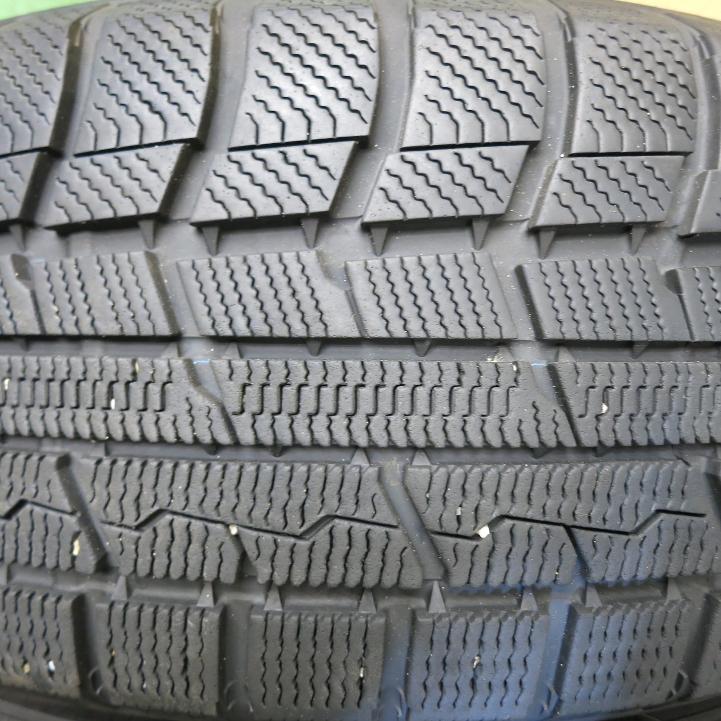 [送料無料]バリ溝！キレイ！9分★スタッドレス 215/60R17 トーヨー ウインター トランパス TX VELVA KEVIN weds ヴェルヴァ 17インチ PCD114.3/5H★3061207Hス