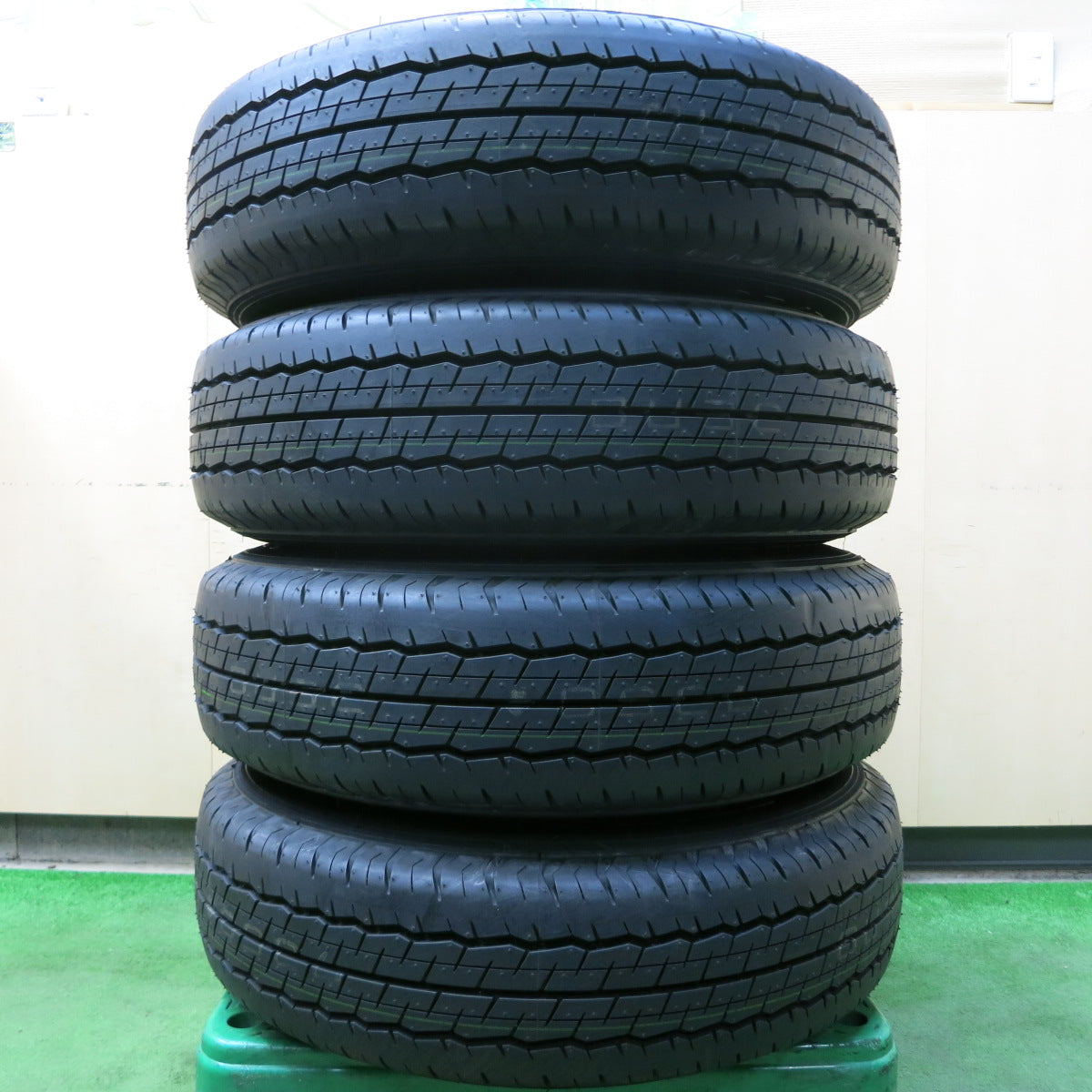 *送料無料*新車外し★トヨタ 200系 ハイエース 純正 スチール 195/80R15 ダンロップ SP175N 15インチ PCD139.7/6H★3101507イノ