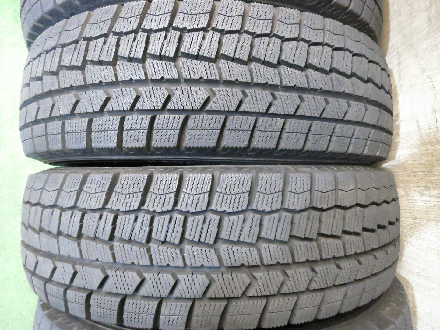 [送料無料]ほぼ未使用！超バリ溝！20年★スタッドレス 175/70R14 ダンロップ ウインターマックス WM02 タイヤ 14インチ ノート フィット ヴィッツ等★3011303Hスタ