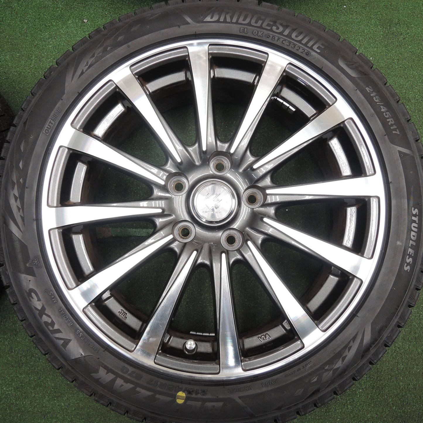 *送料無料* タイヤ未使用！22年★スタッドレス 215/45R17 ブリヂストン ブリザック VRX3 CEREBRO セレブロ 17インチ PCD114.3/5H★4020301HAス