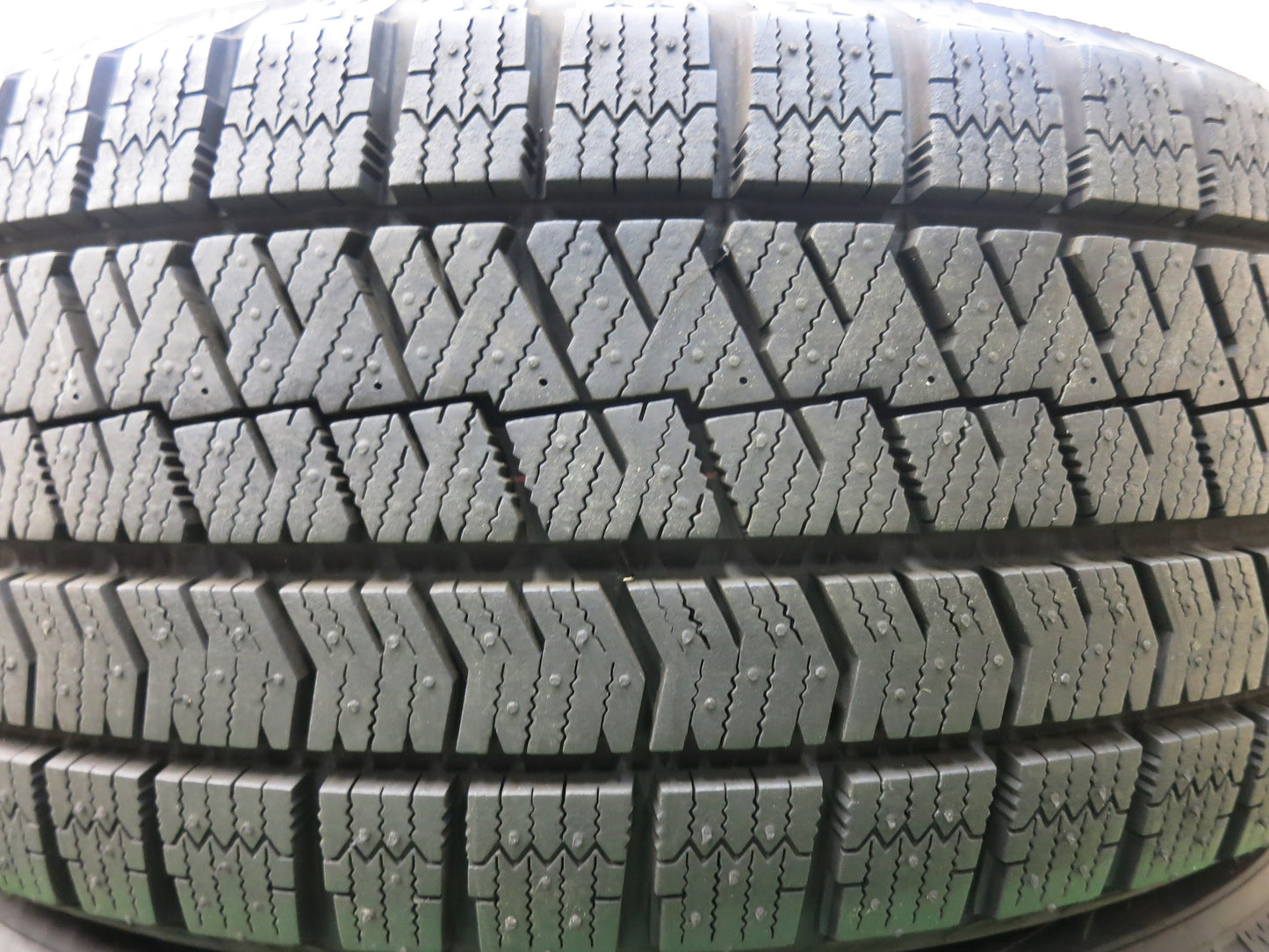 [送料無料]センサー付！バリ溝！19年！綺麗！ほぼ10分★スタッドレス 215/60R17 ブリヂストン ブリザック VRX2 ECO FORME エコフォルム PCD114.3/5H★2122001ヒス