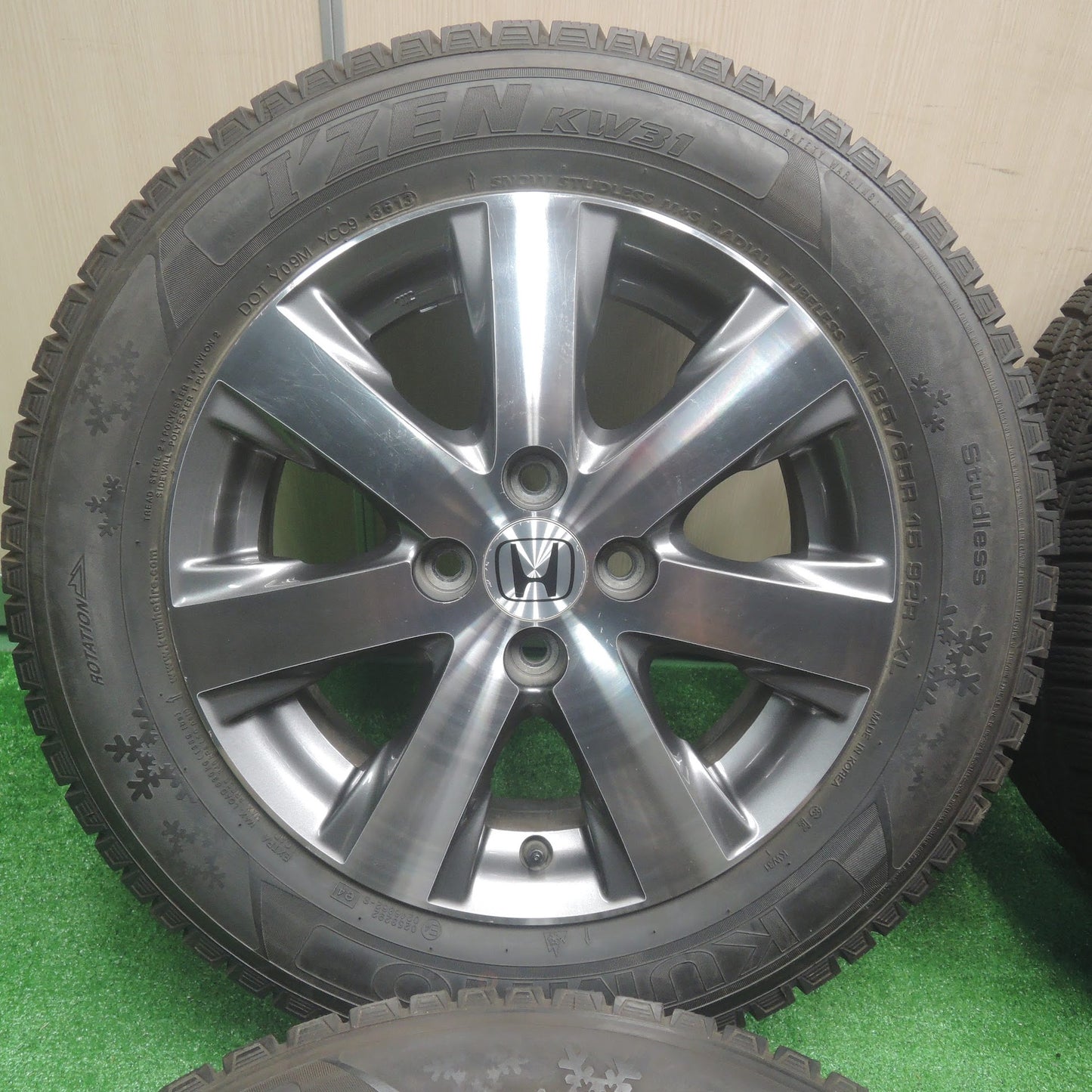 [送料無料]バリ溝！9.5分★ホンダ フリード 純正 185/65R15 スタッドレス クムホ I'ZEN KW31 15インチ PCD100/4H★3081503SYス