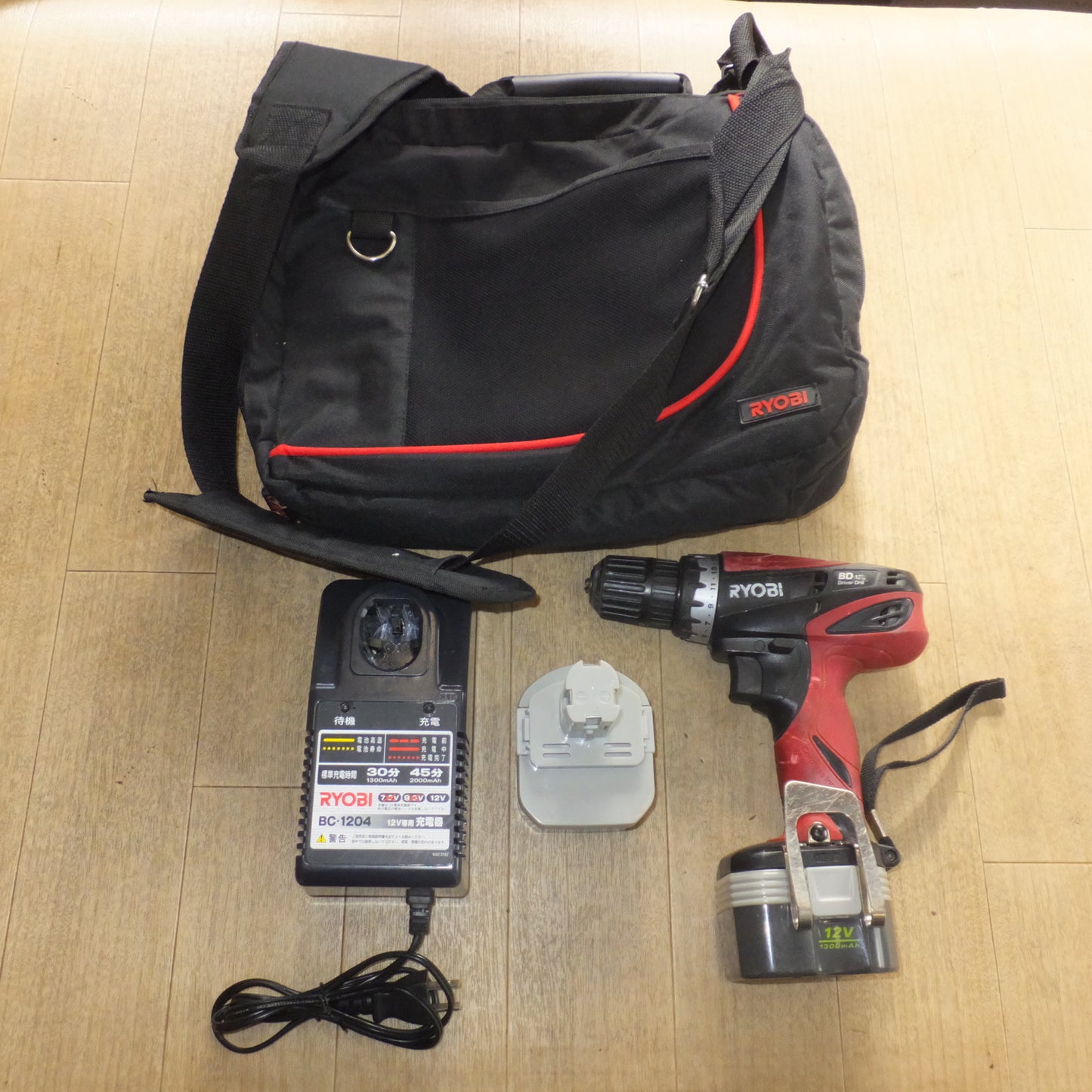 [送料無料]★リョービ RYOBI 充電式ドライバドリル BD-123　電池パック B-1203M1 2個　充電器 BC-1204　セット★