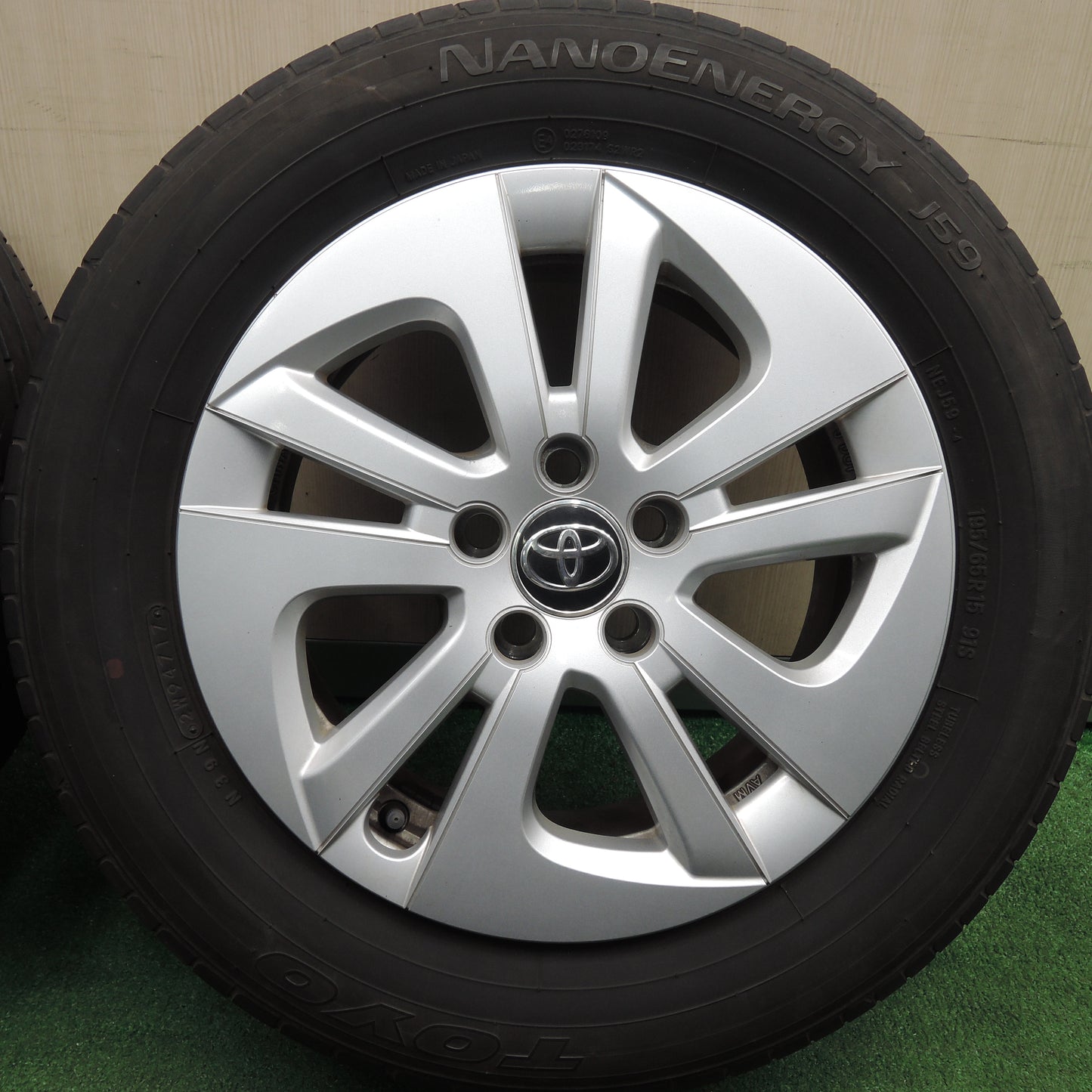 *送料無料*4本価格★トヨタ 50系 プリウス 純正 195/65R15 トーヨー ナノエナジー J59 15インチ PCD100/5H★3121601HAノ