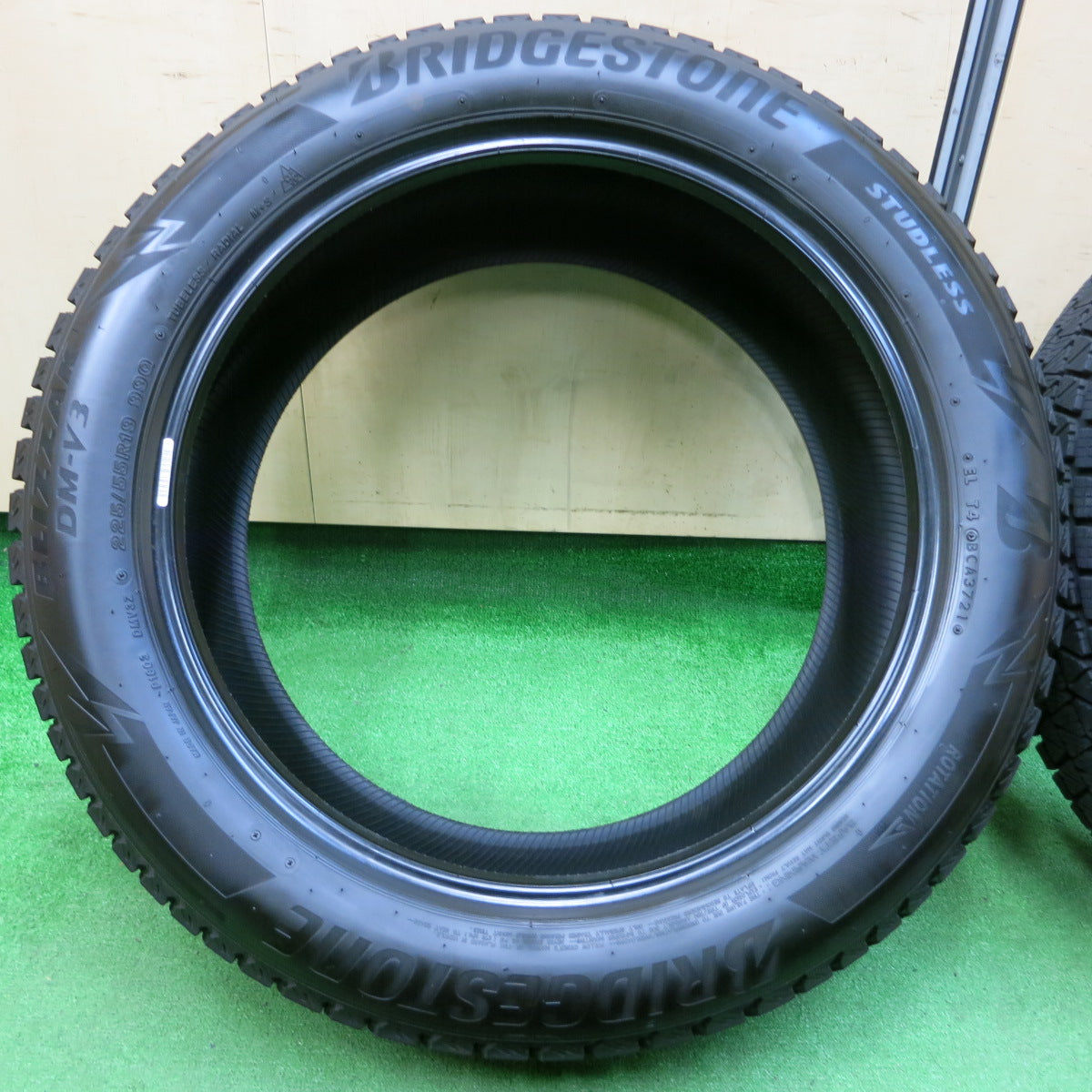 *送料無料*バリ溝！21年！9分★スタッドレス 225/55R19 ブリヂストン ブリザック DM-V3 タイヤ 19インチ ハリアー CX-3 CX-5 等★4010801イスタ