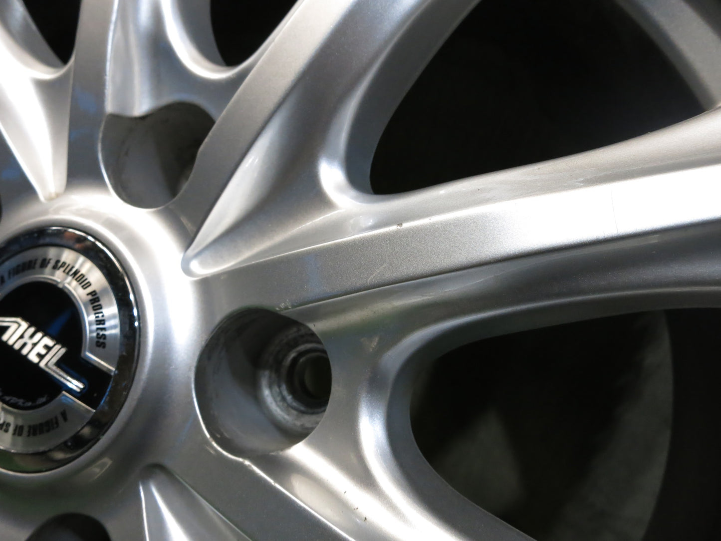 [送料無料]バリ溝！18年！綺麗！8.5分★スタッドレス 215/65R16 ブリヂストン ブリザック VRX2 AXEL weds アクセル 16インチ PCD114.3/5H★2111611Hス