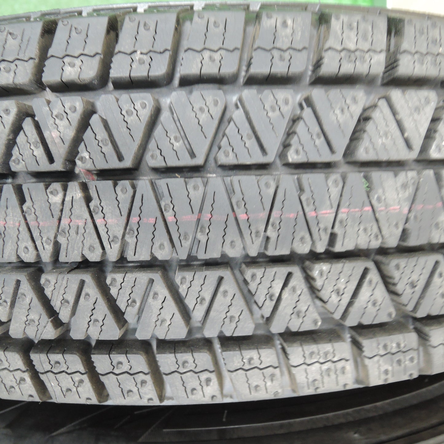 *送料無料*超バリ溝！21年！キレイ！ほぼ10分★ジムニー 等 175/80R16 スタッドレス ブリヂストン ブリザック DM-V3 社外 アルミ ホイール 16インチ PCD139.7/5H★3121305TNス