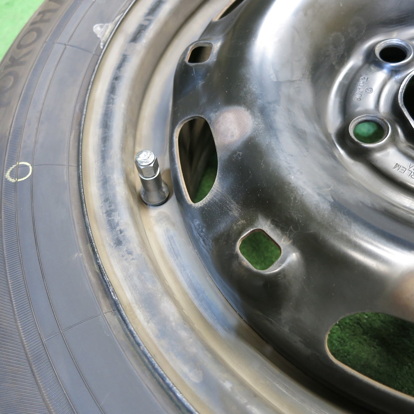 [送料無料]バリ溝！21年！9.5分★ワーゲン ポロ 純正 スチール 175/65R14 ヨコハマ エコス ES31 14インチ PCD100/5H★3042411Hノ