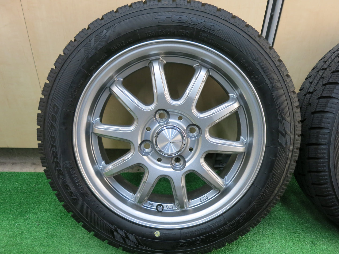 [送料無料]バリ溝！22年！キレイ！ほぼ10分★スタッドレス 155/65R14 トーヨー オブザーブ ガリットGIZ VEMOTION Vエモーション 14インチ PCD100/4H★3031105ヒス