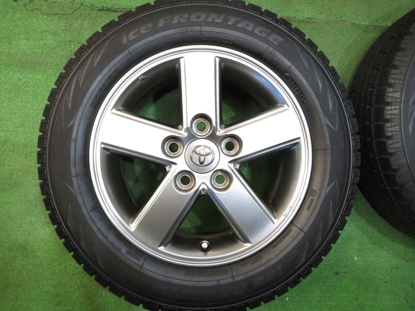 [送料無料]バリ溝！18年！キレイ！ほぼ10分★トヨタ 60系 ヴォクシー 純正 195/65R15 スタッドレス ice FRONTAGE アイスフロンテージ PCD114.3/5H★2111804Hス