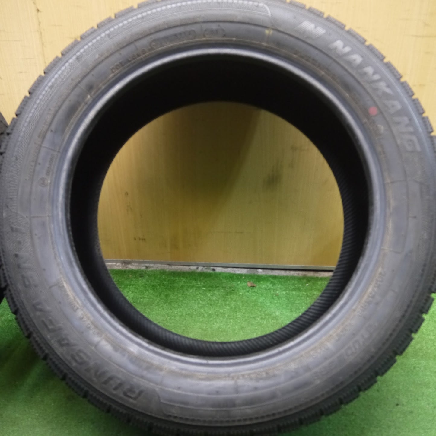 [送料無料]バリ溝！9.5分★スタッドレス 235/55R18 ナンカン RUNSAFA SN-1 タイヤ 18インチ レクサスNX ハリアー ヴァンガード ヴェルファイア 等★3063005Hスタ