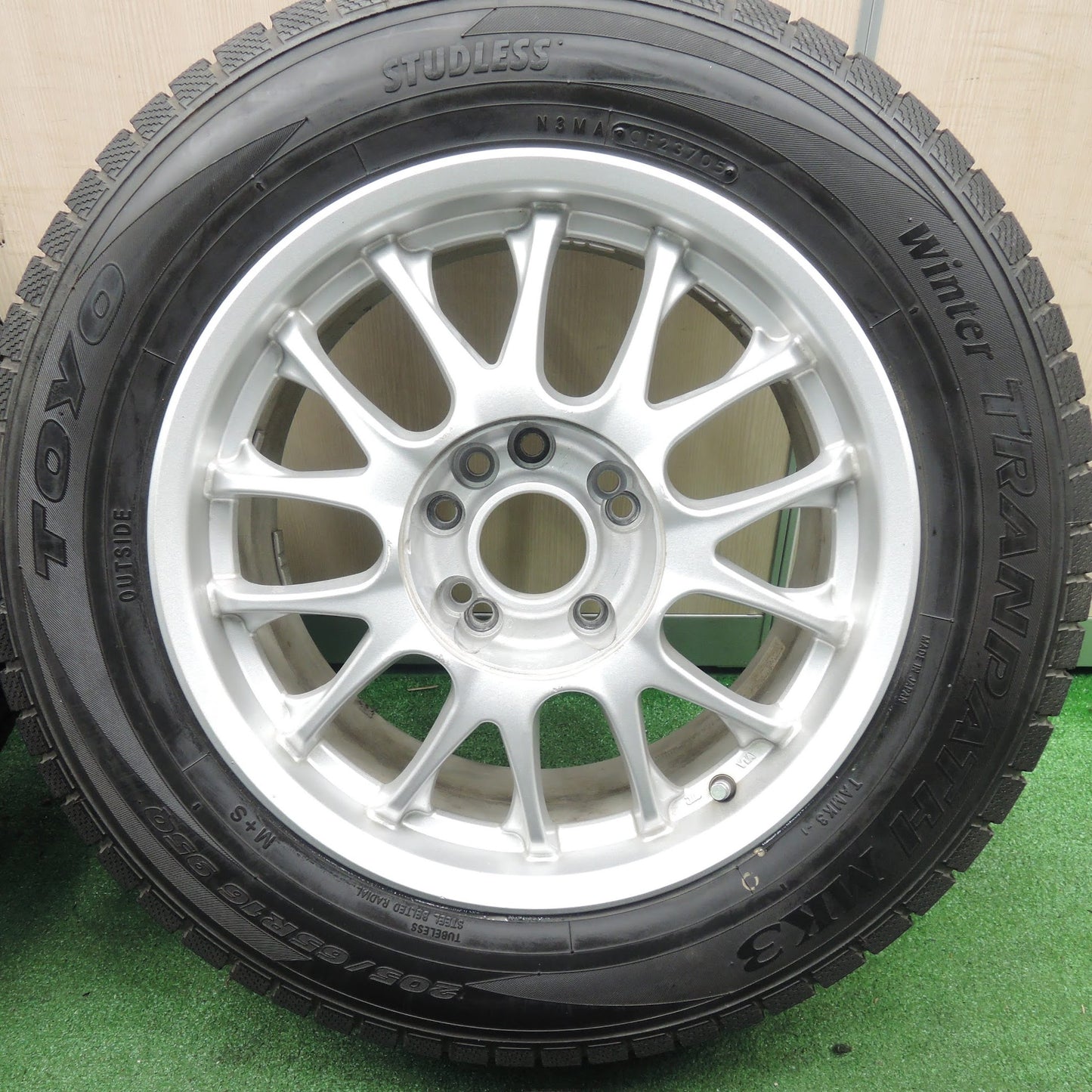 [送料無料]バリ溝！9.5分★トヨタ KOSEI 光生 205/65R16 スタッドレス トーヨー ウインタートランパス MK3 16インチ 114.3/4H 5H マルチ★3110504TNノ