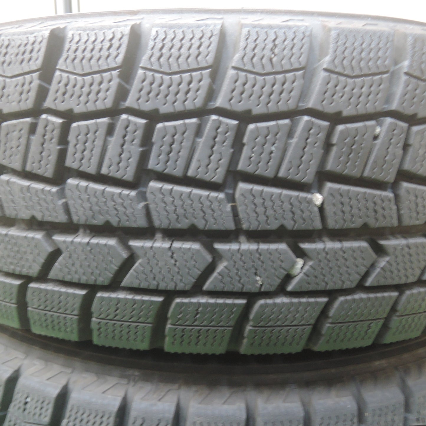 *送料無料*バリ溝！キレイ！9.5分以上★スタッドレス 175/65R15 ダンロップ ウインターマックス WM02 Fang ファング 15インチ PCD100/4H★4011709SYス