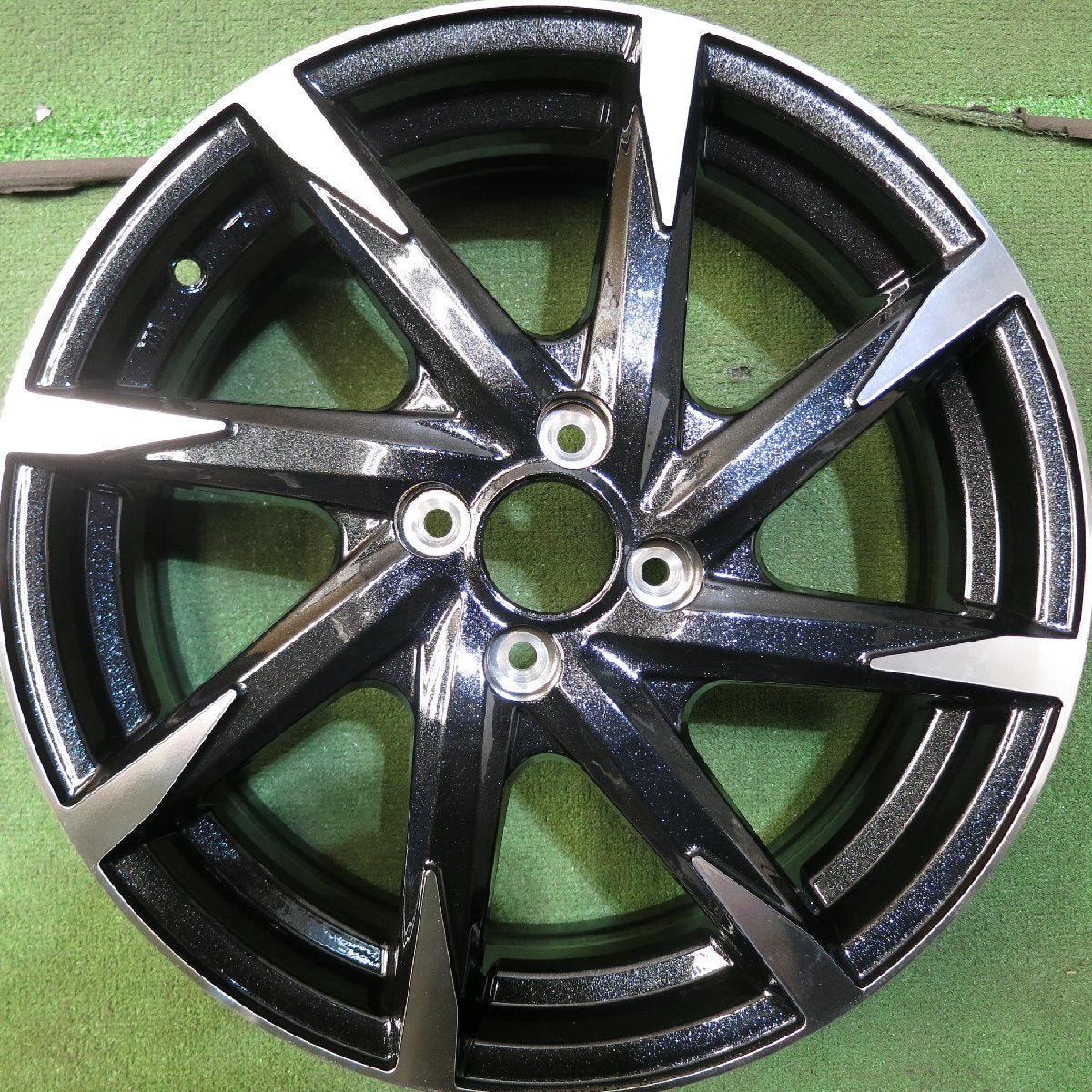 [送料無料]未使用★B-Win ZENATO8 17インチ 社外 アルミ ホイール 17×5.5J PCD100/4H★3031404Hホ