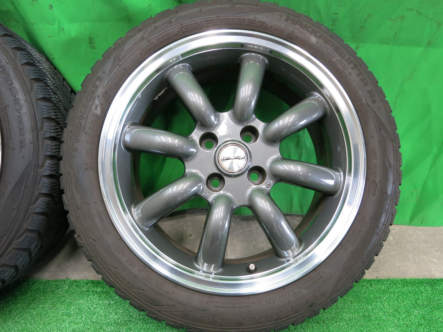 [送料無料]バリ溝！キレイ！9.5分★スタッドレス 195/50R16 Eurodesign クラシックエイト ノキアン ハッカペリッタ R2 Classic Eight 16 PCD100/4H★2081012ヒス