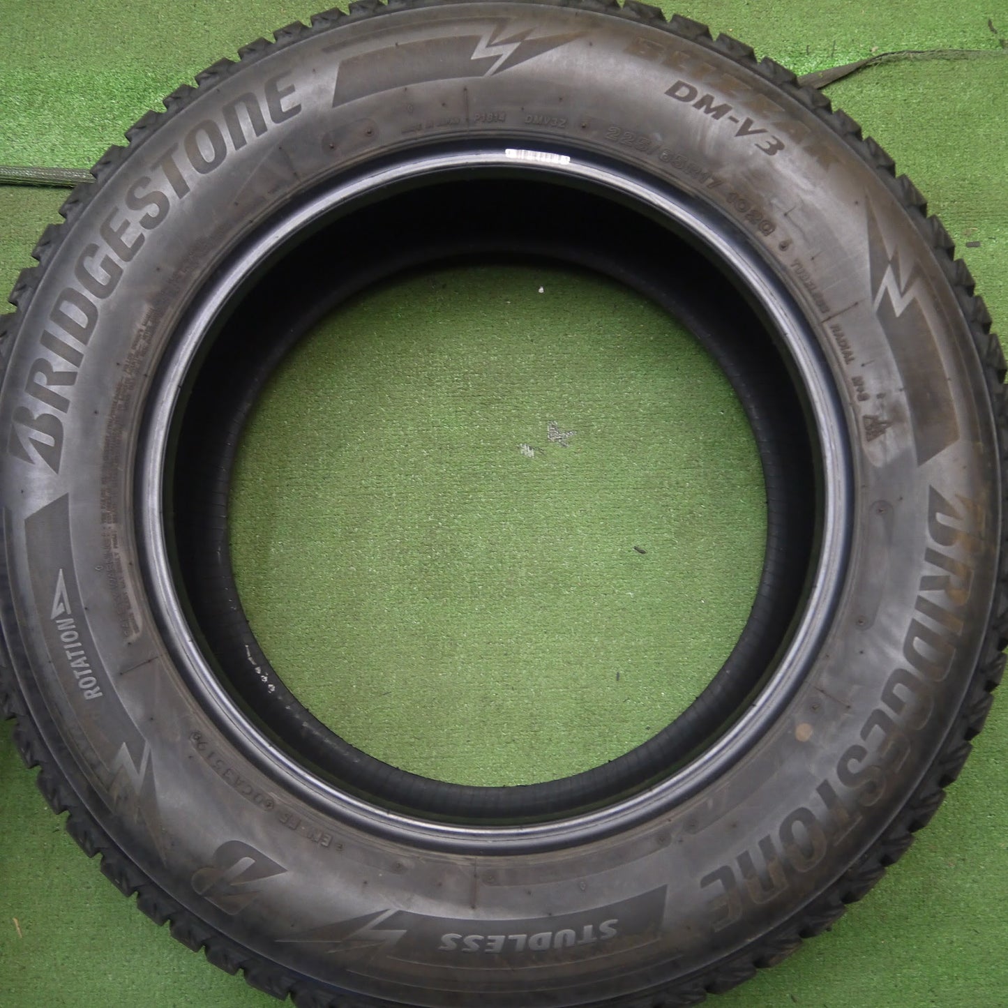 [送料無料]バリ溝！19年！9.5分★スタッドレス 225/65R17 ブリヂストン ブリザックDM-V3 タイヤ 17インチ ハリアー RAV4 レクサス エクストレイル等★3082108Hスタ