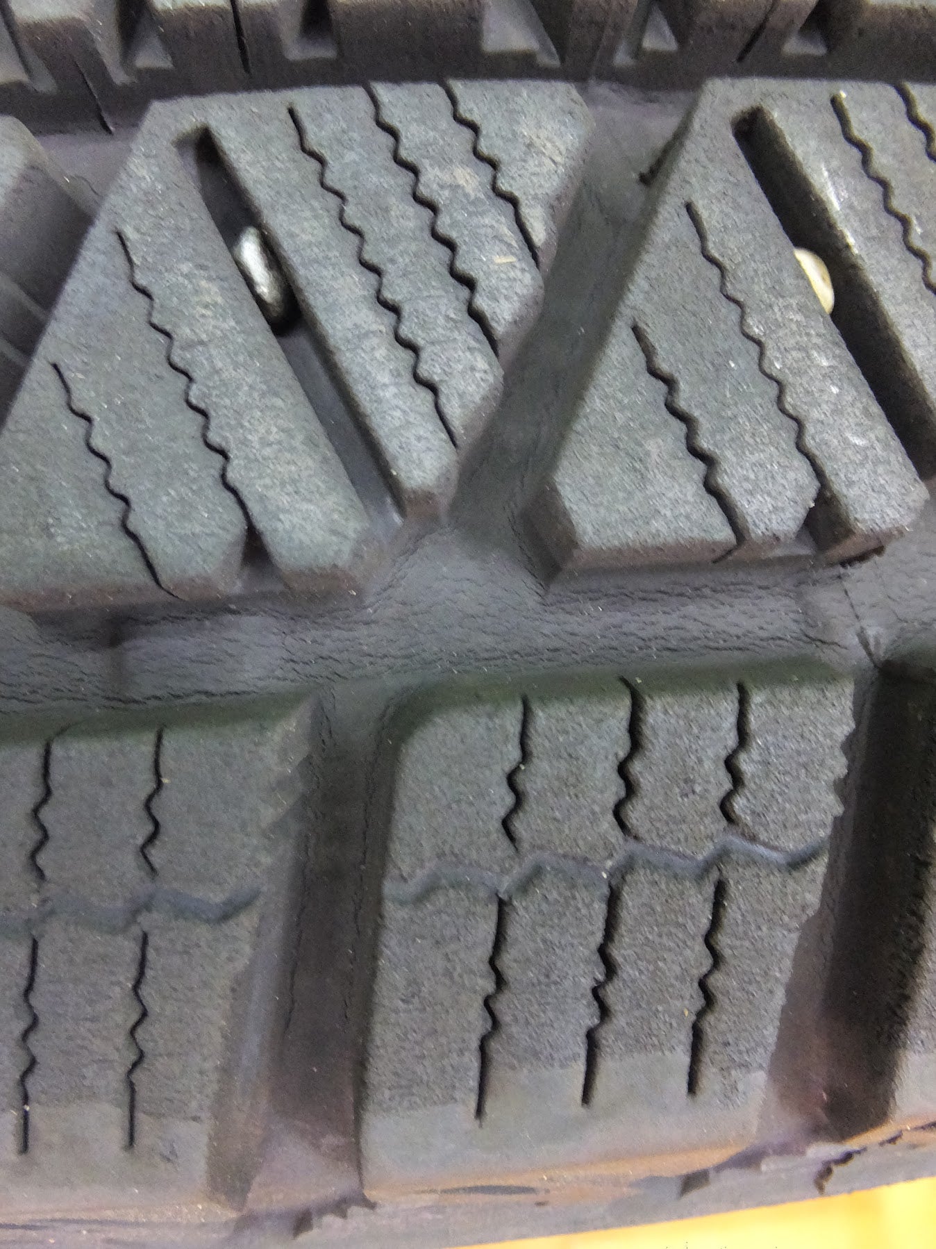 [送料無料]バリ溝！19年製！9.5分★スタッドレス ブリザック DM-V3 225/65R17 ブリヂストン 17インチ タイヤ ハリアー CX-3 CX-8 ヴァンガード 等★1122112ヒスタ