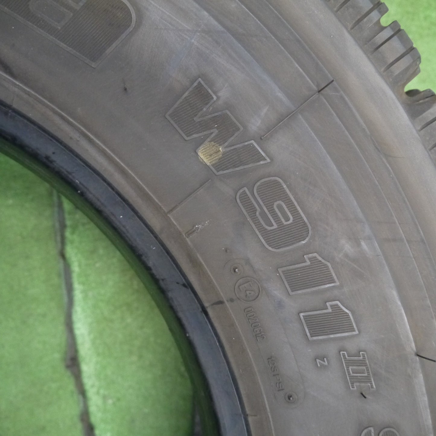 [送料無料]バリ溝！22年！9分★トラック タイヤ 265/70R19.5 140/138J スタッドレス ブリヂストン エコピア W911Ⅱ 19.5インチ★3041103クスタ
