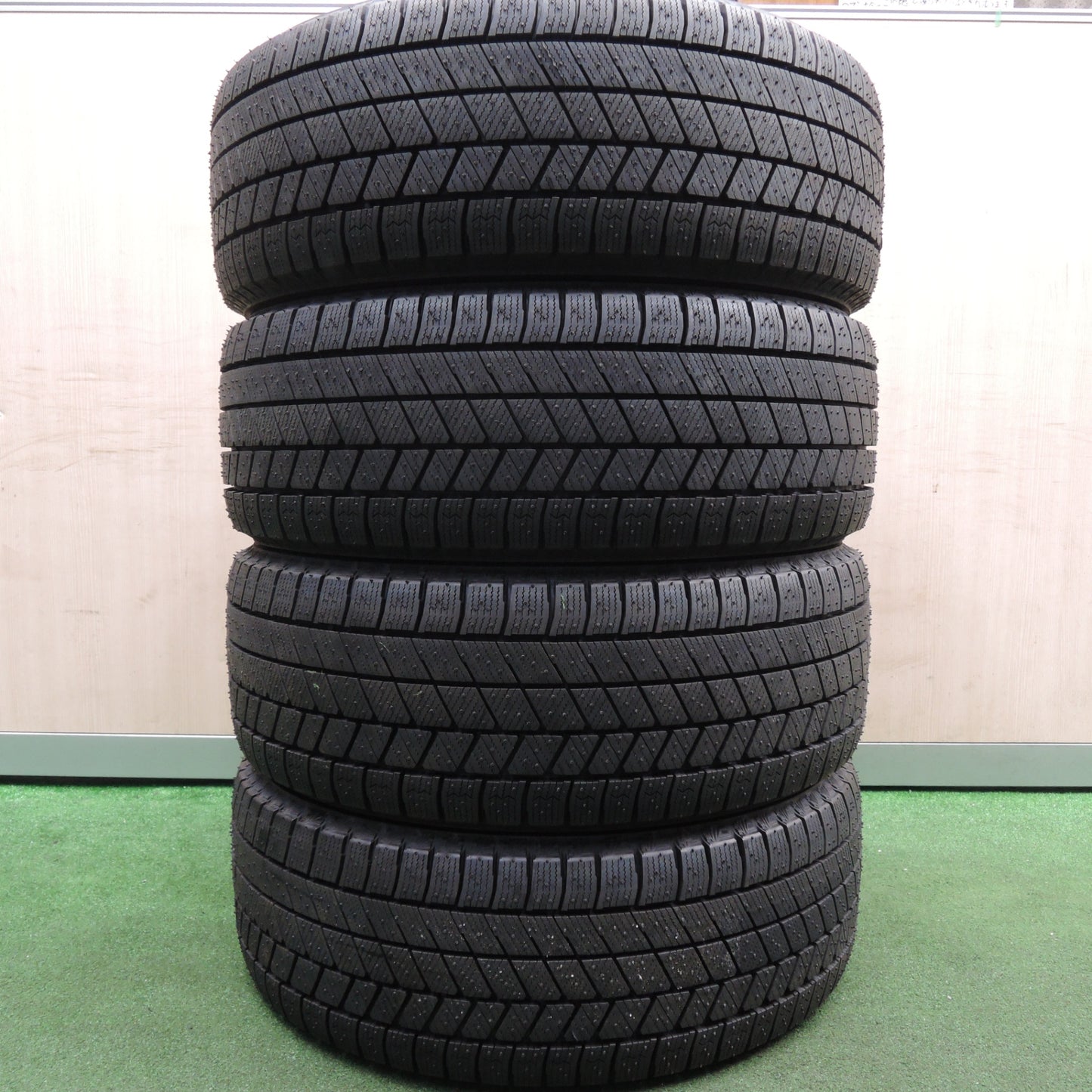 *送料無料* タイヤ未使用！22年★スタッドレス 215/45R17 ブリヂストン ブリザック VRX3 CEREBRO セレブロ 17インチ PCD114.3/5H★4020301HAス