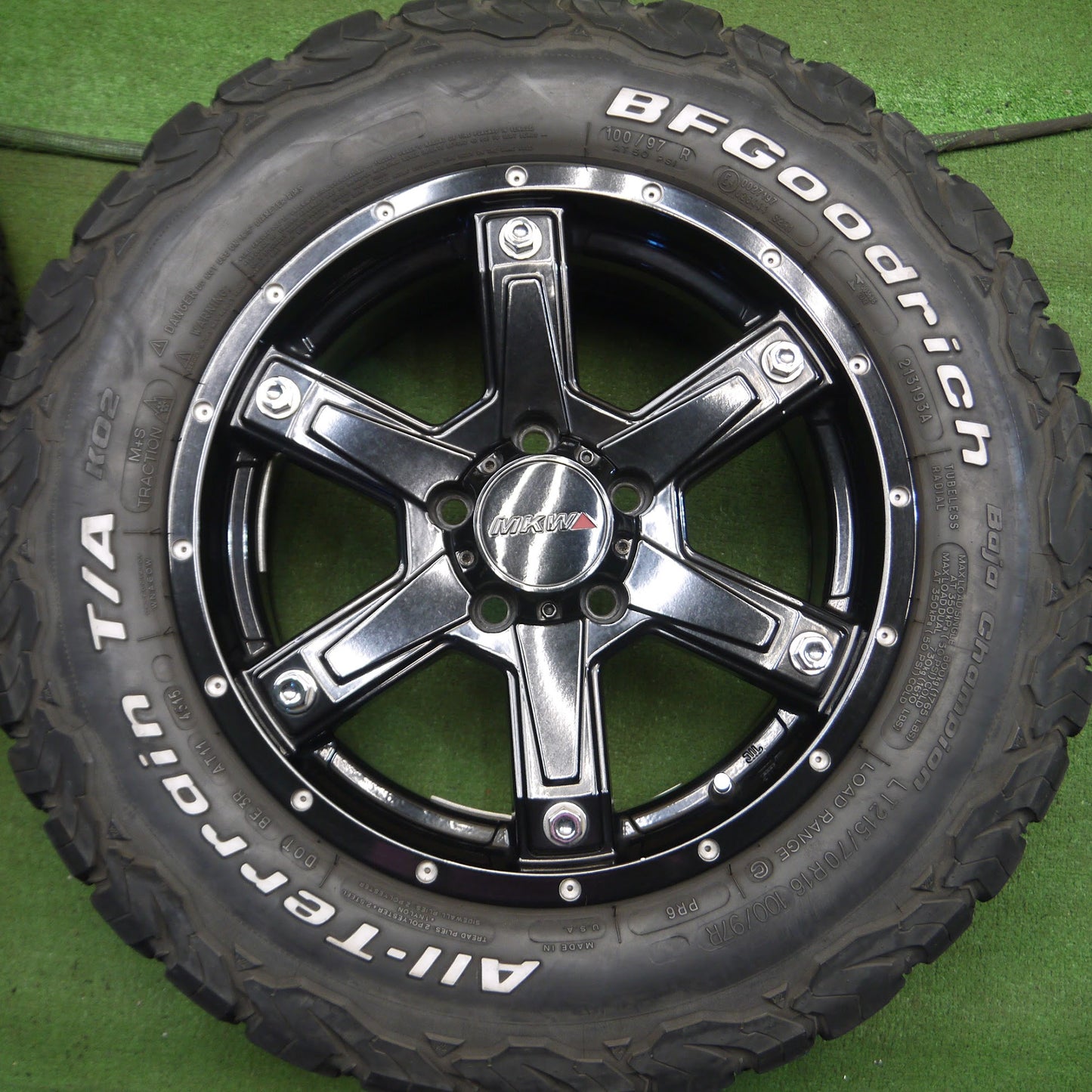 [送料無料]バリ溝！キレイ！9.5分★MKW MK-56 215/70R16 100/97R ホワイトレター BFグッドリッチ All-Terrain T/A KO2 16インチ PCD114.3/5H★3091504Hノ