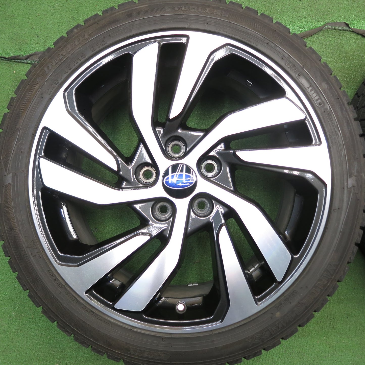 [送料無料]バリ溝！綺麗！9.5分★スバル VM系 レヴォーグ 純正 225/45R18 スタッドレス ダンロップ ウインターマックス WM02 18インチ PCD114.3/5H★3060609Hス