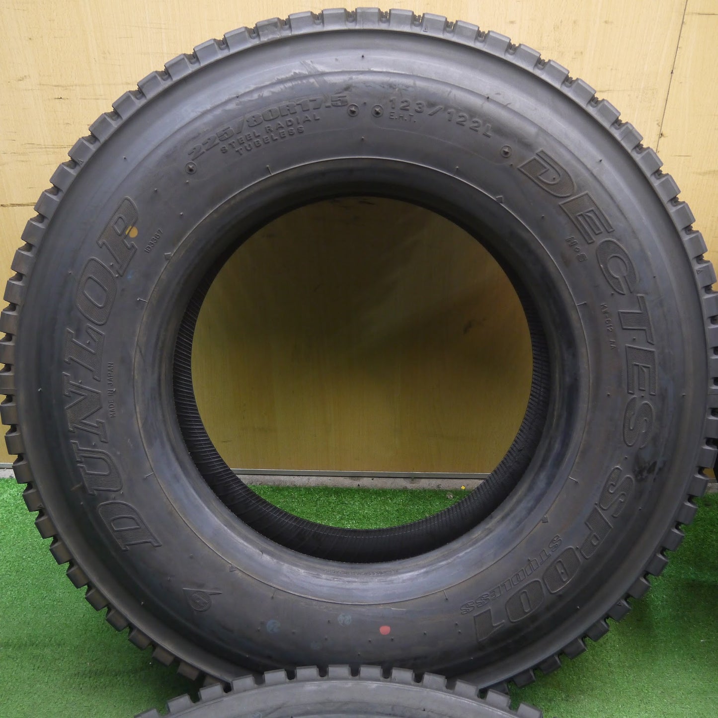 [送料無料]ほぼ未使用！22年★トラック タイヤ 225/80R17.5 123/122L スタッドレス ダンロップ デクテス SP001 DECTES 17.5インチ★3060102クスタ