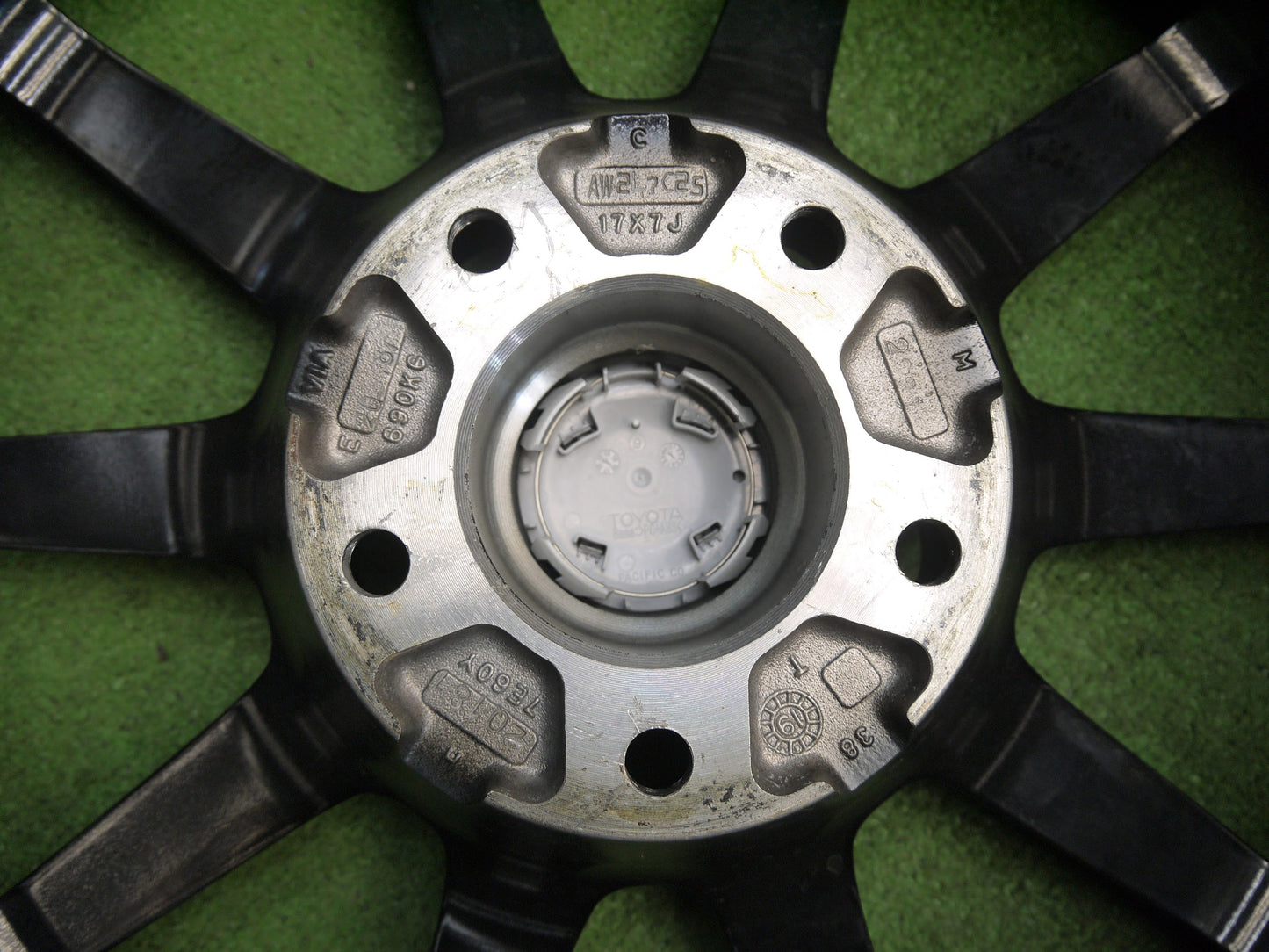 [送料無料]バリ溝！19年！キレイ！9.5分★スタッドレス 225/60R17 ヨコハマ アイスガード iG60 社外 アルミ トヨタ 17インチ PCD114.3/5H★2110805アス