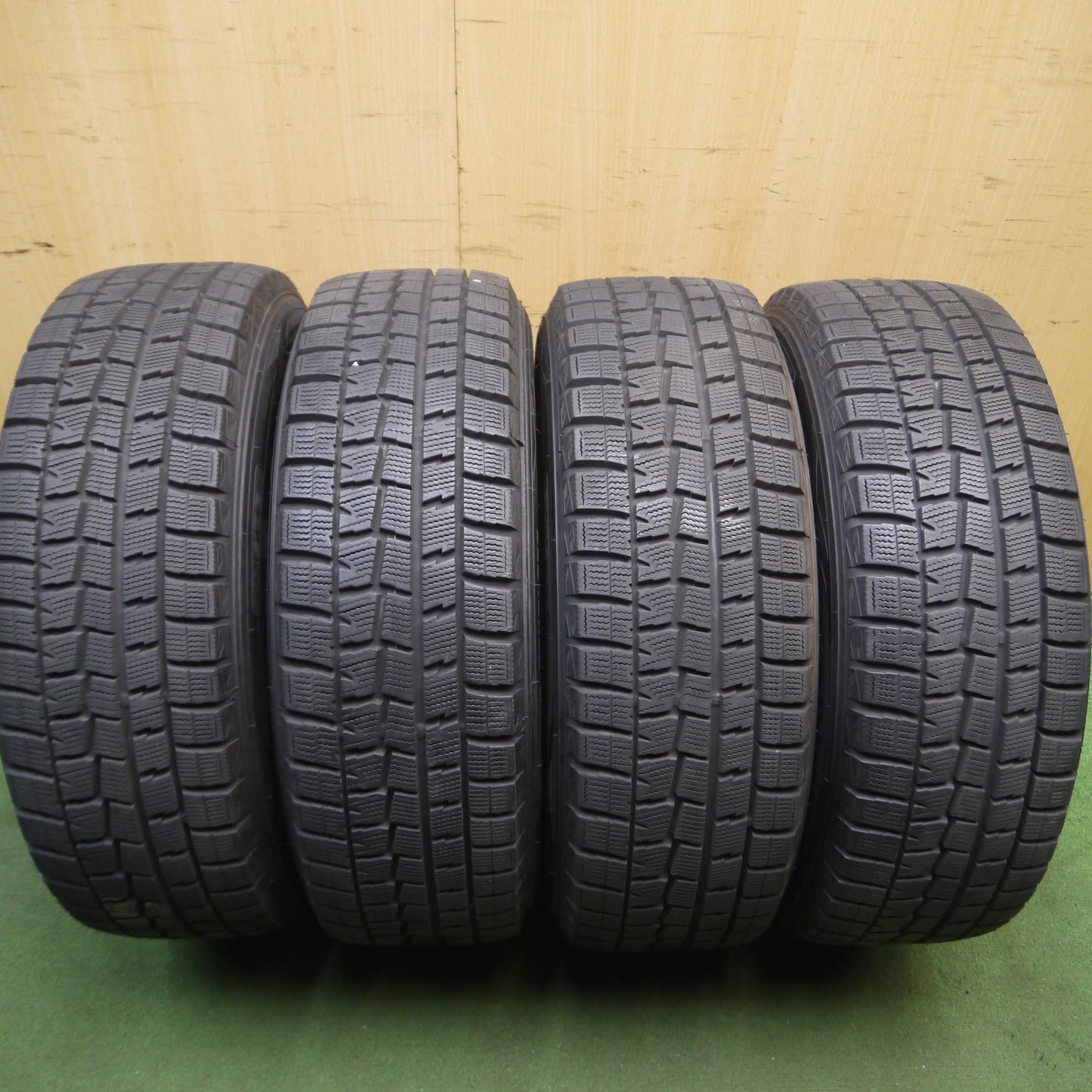 *送料無料*バリ溝！キレイ！9.5分以上★プリウス等 195/65R15 スタッドレス ダンロップ ウインターマックス WM01 SCHNEIDER シュナイダー 15インチ PCD100/5H★3121202Hス