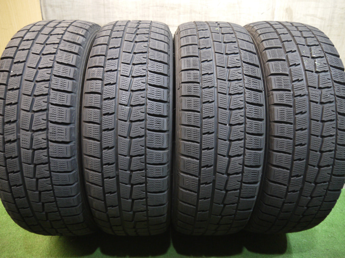 [送料無料]4本価格！18年★スタッドレス 195/65R15 ダンロップ ウインターマックス WM01 タイヤ 15インチ プリウス ノア ヴォクシー 等★2070208ヤスタ