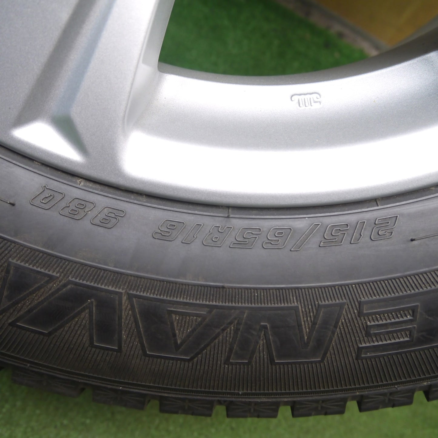 [送料無料]超バリ溝！19年！9.5分以上★トヨタ 30系 アルファード 純正 215/65R16 スタッドレス グッドイヤー アイスナビ6 16インチ PCD114.3/5H★3083004Hス