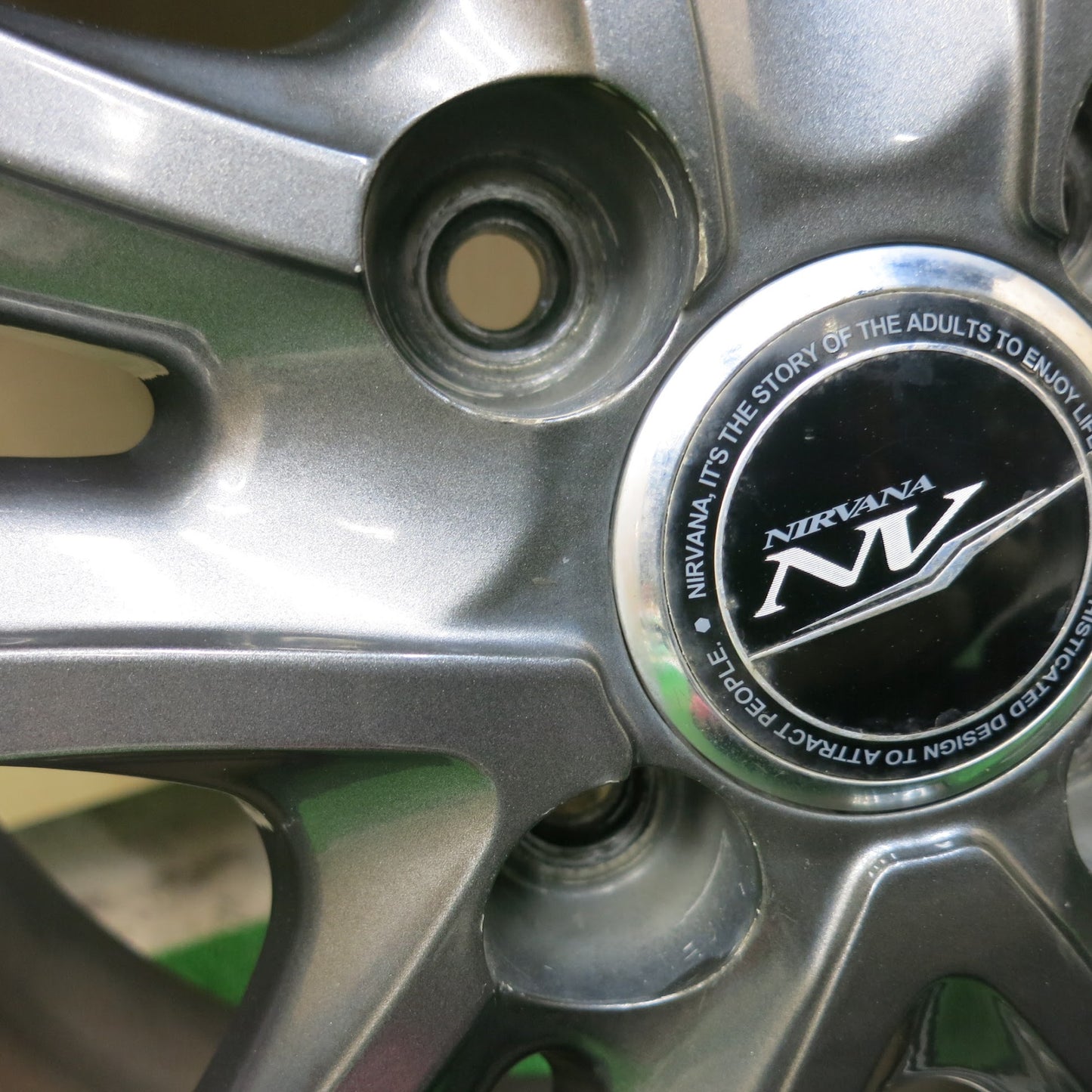 [送料無料]バリ溝！22年！9.5分以上★スタッドレス 175/65R15 ミシュラン X-ICE SNOW NIRVANA NV ニルバーナ ニルヴァーナ 15インチ PCD100/4H★3042502ヒス