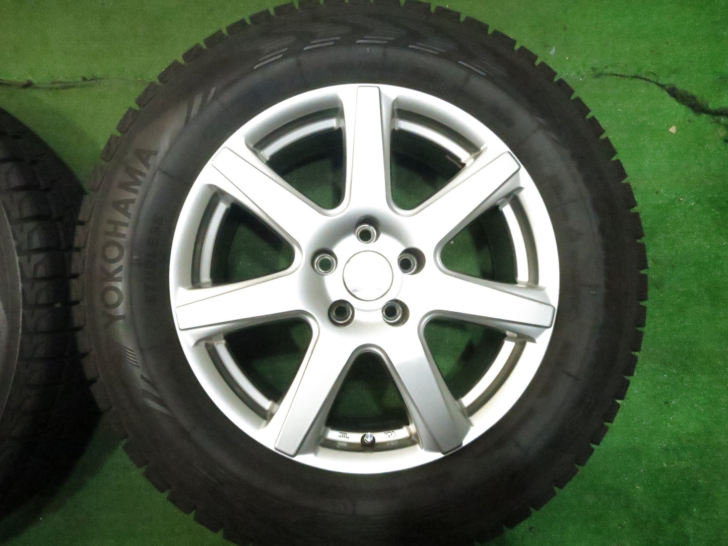 [送料無料]バリ溝！キレイ！9.5分★ベンツ 等 235/65R17 スタッドレス ヨコハマ アイスガード G075 SPORTECHNIC スポーツテクニック PCD112/5H★3020708Hス