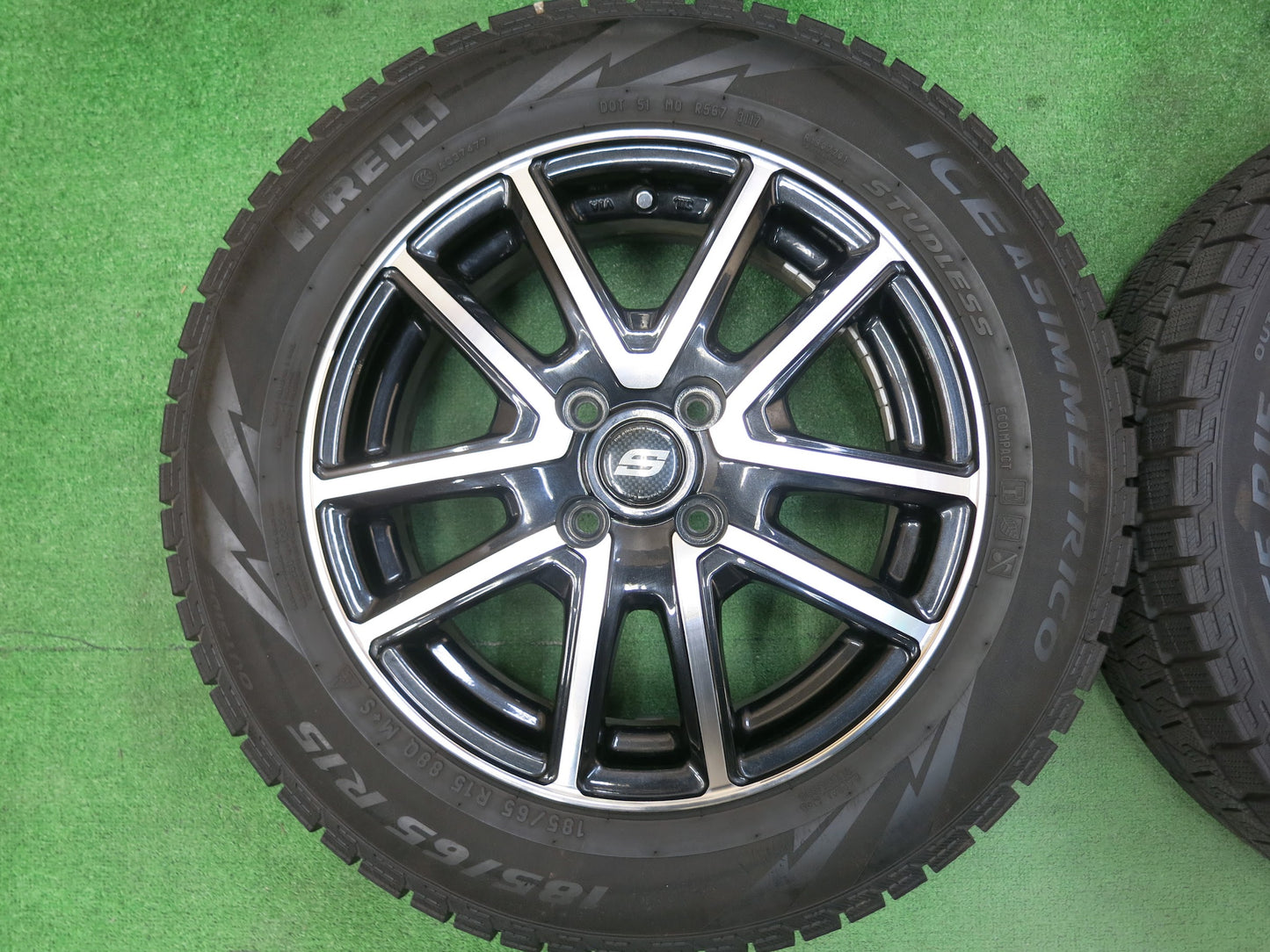 [送料無料]バリ溝！9.5分以上★スタッドレス 185/65R15 ピレリ アイスアシンメトリコ プラス STRANGER ストレンジャー 15インチ PCD100/4H★3030104ヒス