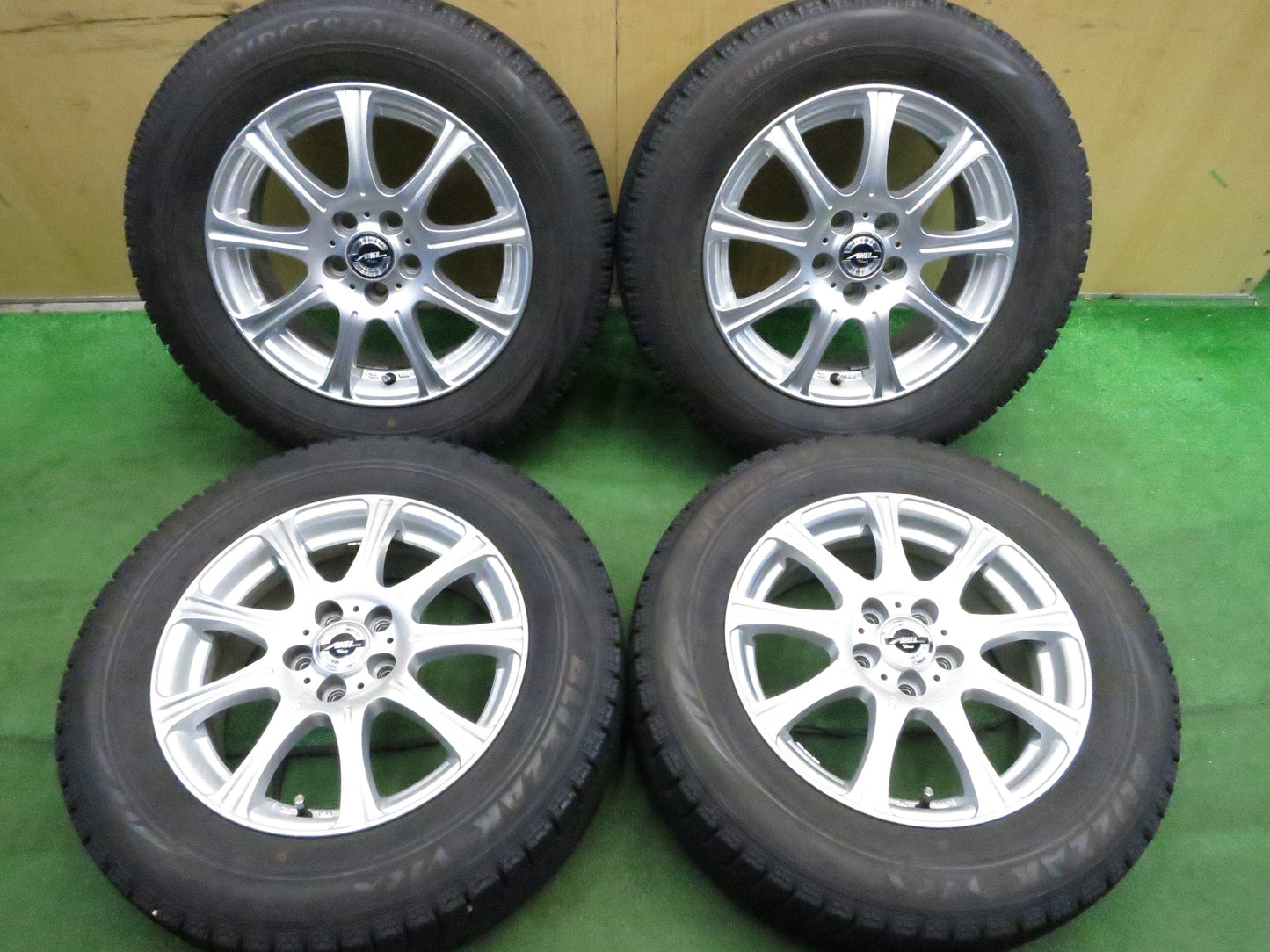 [送料無料]バリ溝！キレイ！8.5分★スタッドレス 195/65R15 ブリヂストン ブリザック VRX AXEL Three アクセル 15インチ PCD100/5H★3012501Hス