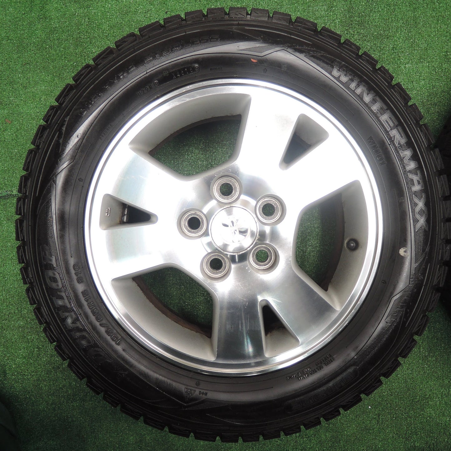 [送料無料]バリ溝！9.5分★トヨタ ノア ヴォクシー 純正 195/65R15 スタッドレス ダンロップ ウインターマックス WM01 15インチ PCD114.3/5H★3091204NJス