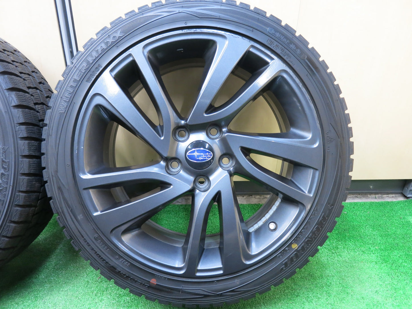 [送料無料]バリ溝！9.5分★スバル レヴォーグ レガシィ WRX S4 純正 225/45R18 スタッドレス ダンロップ ウインターマックス WM01 PCD114.3/5H★3012802ヒス