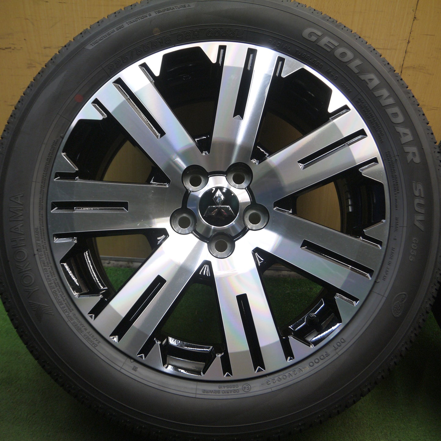*送料無料*新車外し！23年★三菱 デリカ D:5 純正 225/55R18 ヨコハマ ジオランダー SUV G055 G055E D5 PCD114.3/5H★4011909Hノ