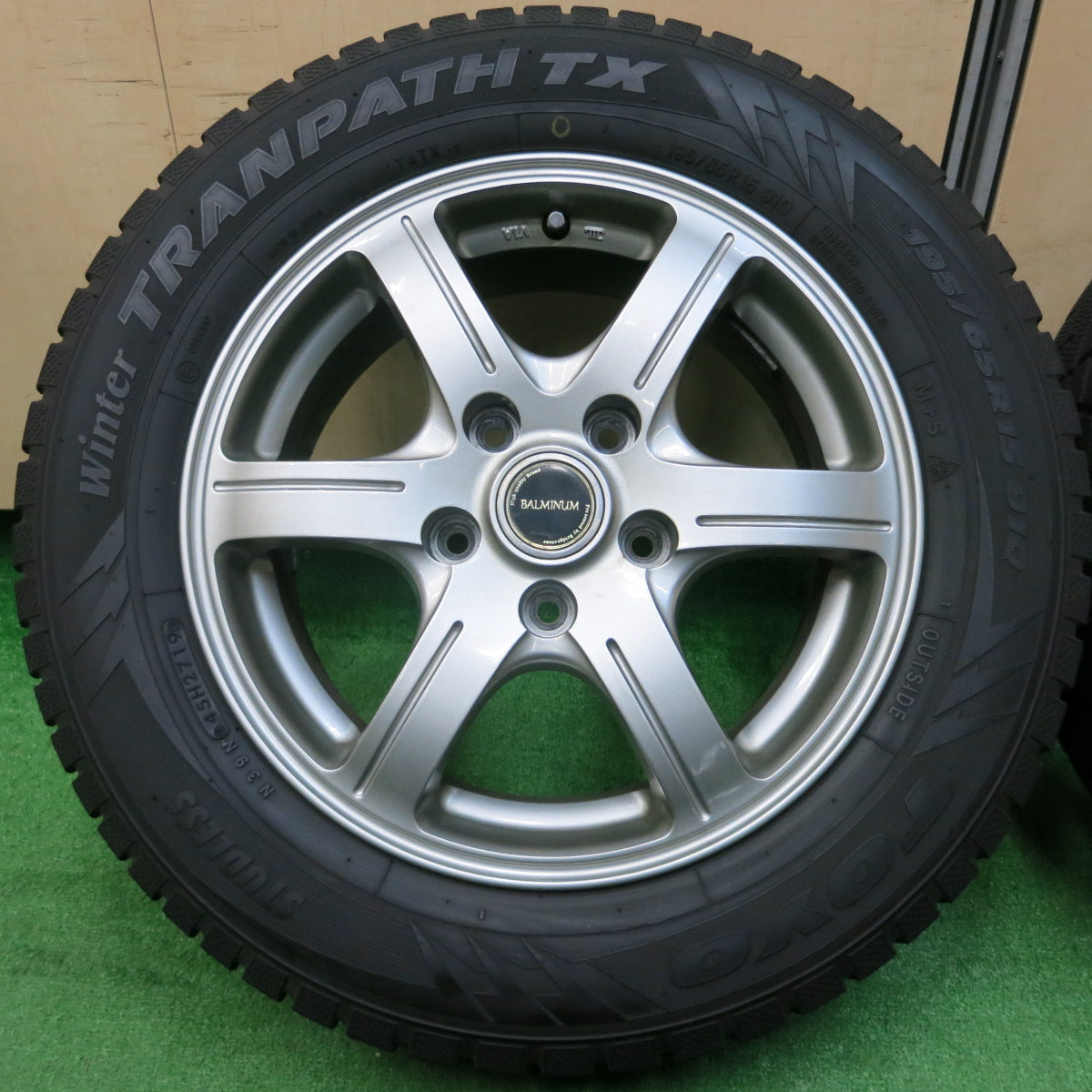 *送料無料*バリ溝！19年！9分★スタッドレス 195/65R15 トーヨー ウインター トランパス TX BALMINUM バルミナ 15インチ PCD114.3/5H★3120904イス