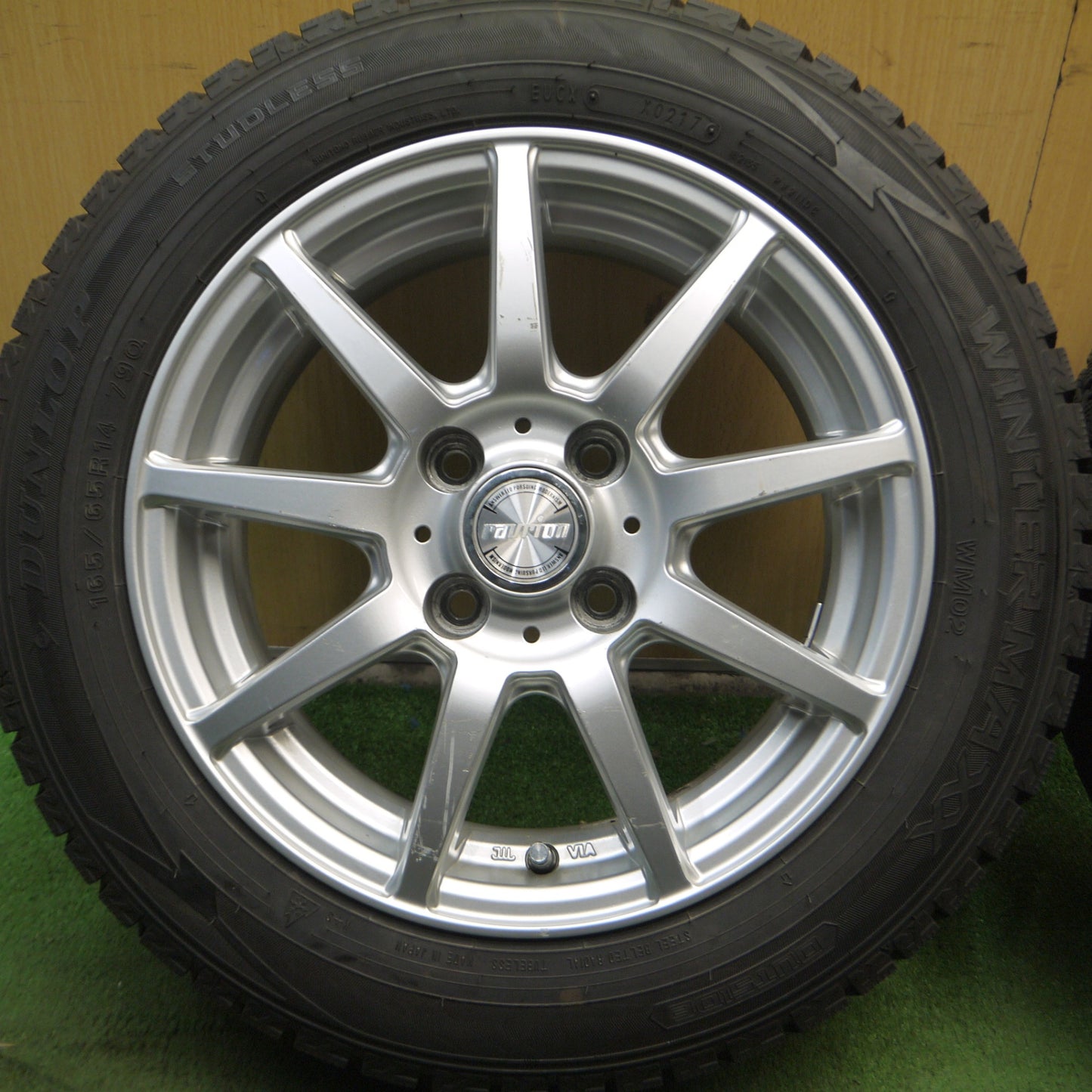 *送料無料*バリ溝！9.5分以上★スタッドレス 165/65R14 ダンロップ ウインターマックス WM02 ravrion ラブリオン 14インチ PCD100/4H★4012901Hス