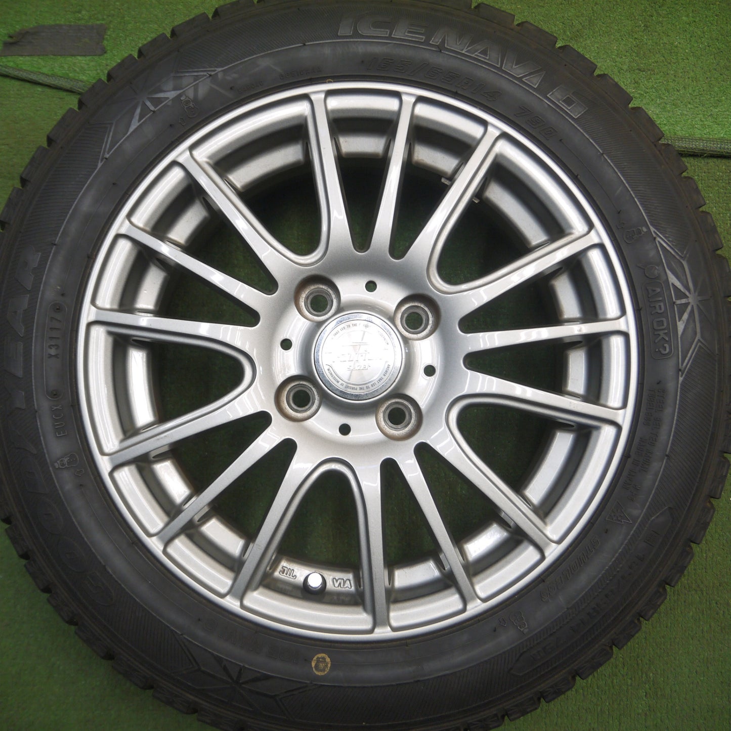 *送料無料* バリ溝！キレイ！9分★スタッドレス 165/65R14 グッドイヤー アイスナビ6 ravrion selzer ラブリオン 14インチ PCD100/4H★4021306Hス