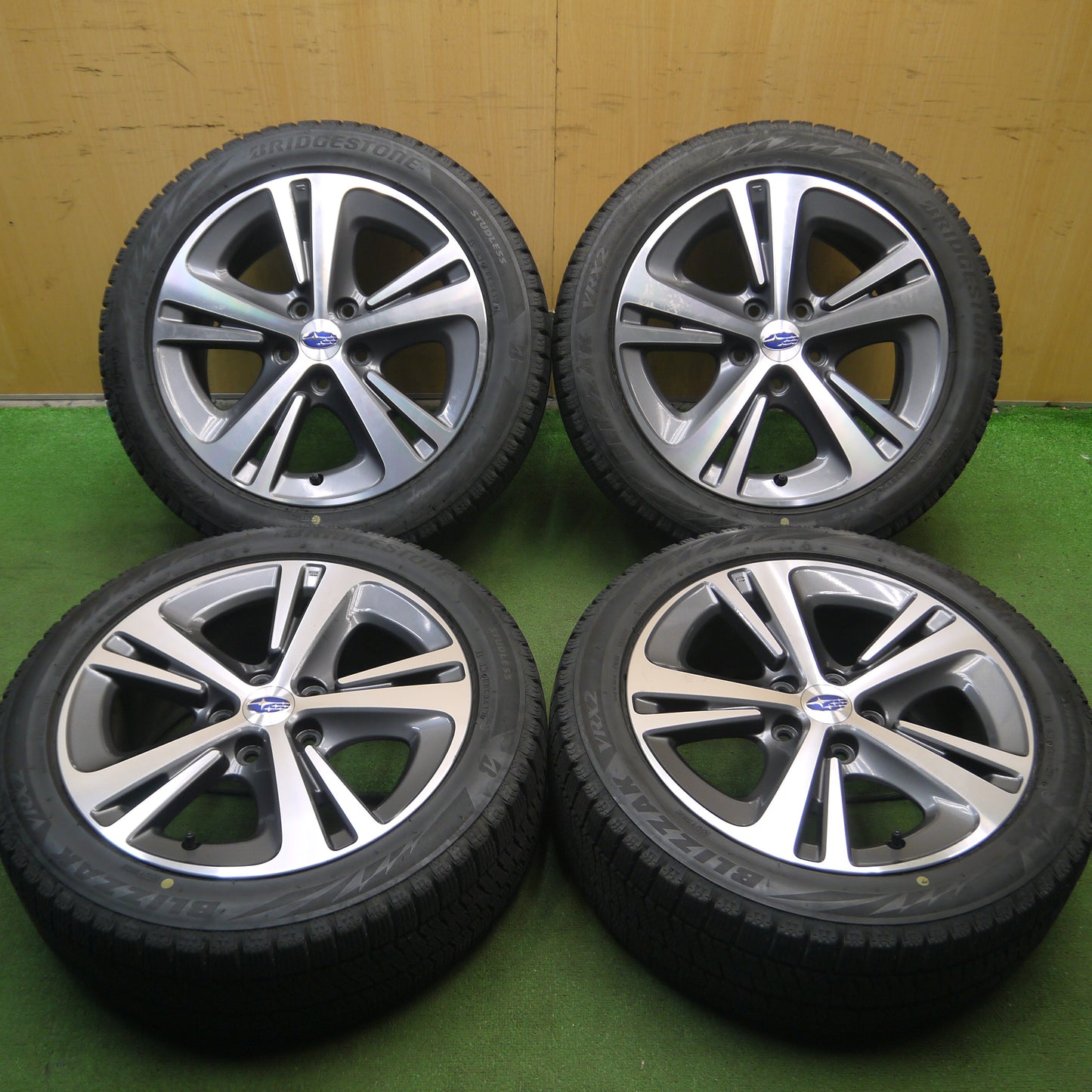 *送料無料*バリ溝！キレイ！9.5分★スバル レヴォーグ 純正 215/50R17 スタッドレス ブリヂストン ブリザック VRX2 17インチ PCD114.3/5H★3112906Hス