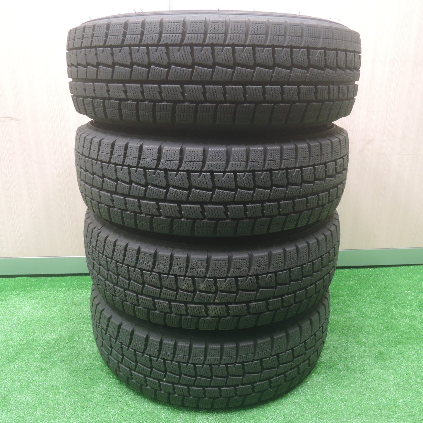 [送料無料]バリ溝！キレイ！9.5分★スタッドレス 185/70R14 ダンロップ ウインターマックス WM01 VIOLENTO ヴィオレント 14インチ PCD100/4H★3072708SYス