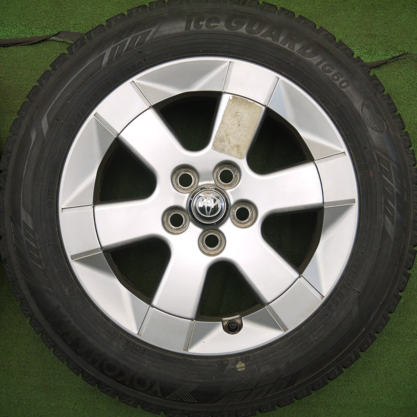 [送料無料]バリ溝！ほぼ10分★トヨタ 20系 プリウス 純正 185/65R15 スタッドレス ヨコハマ アイスガード iG60 15インチ PCD100/5H★3062609Hス